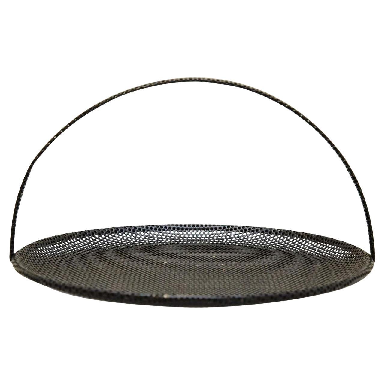 Metallo Piatto nero da frutta di Mathieu Matégot, metà del secolo scorso, circa 1950 in vendita