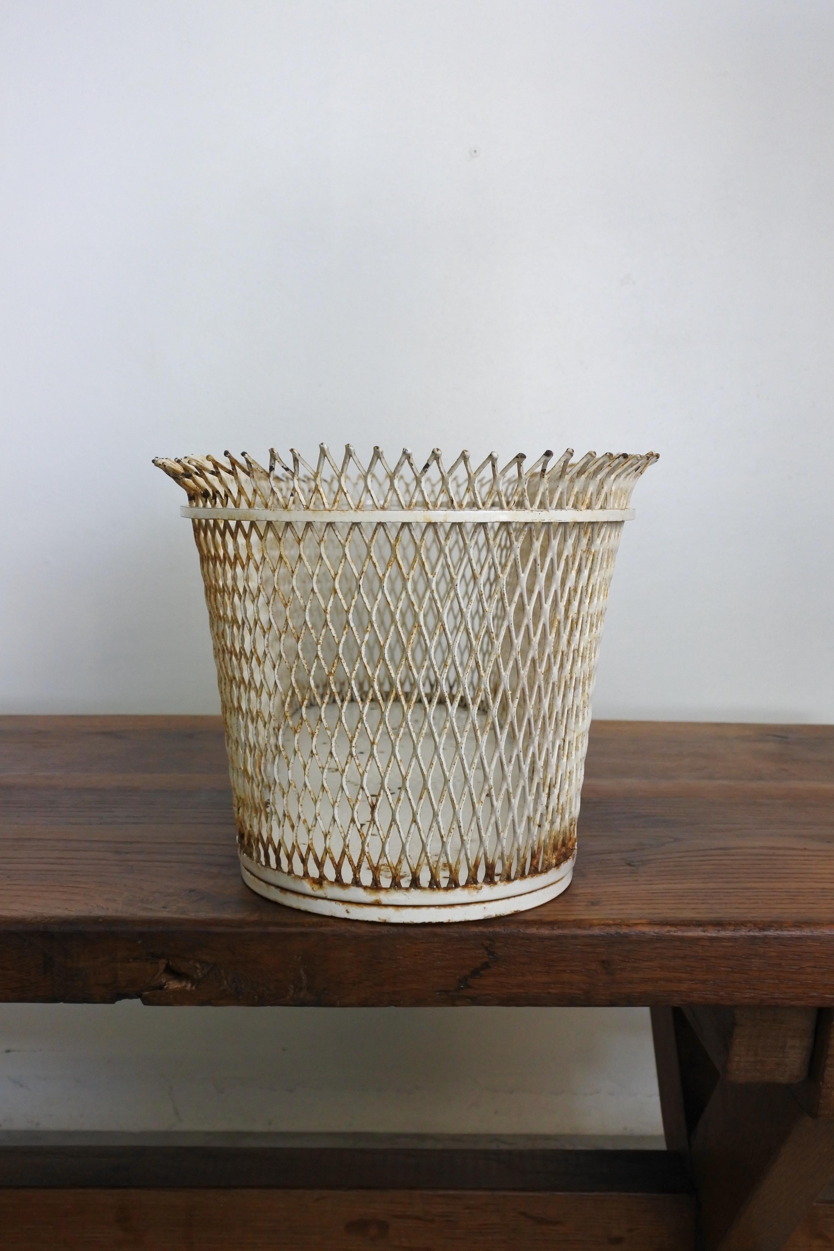 Mathieu Matégot Mid-Century Modern White Mesh Metal Planter, France, 1951 In Good Condition In La Teste De Buch, FR