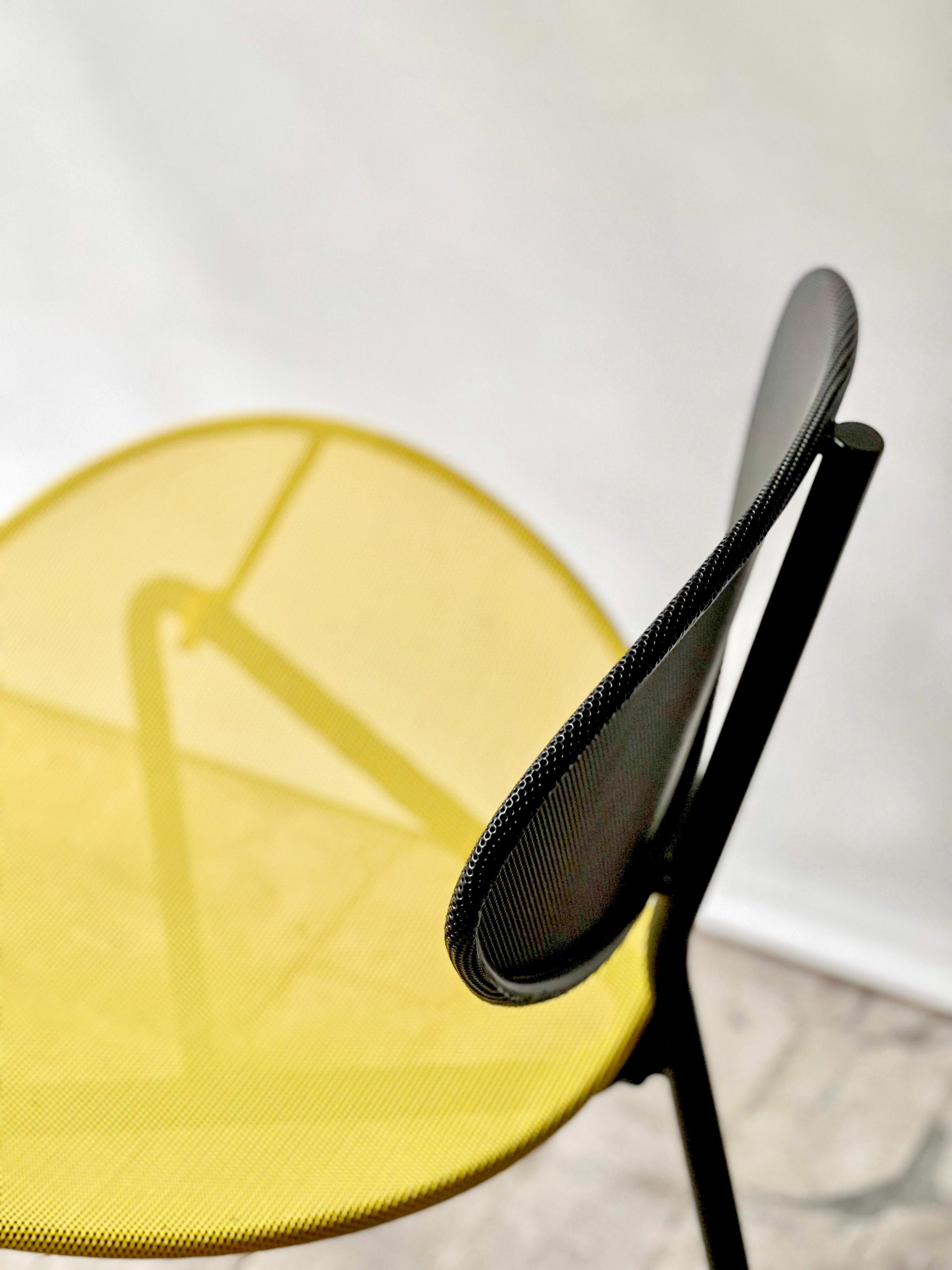 Français Mathieu Mategot, chaise Nagasaki en noir et jaune en vente