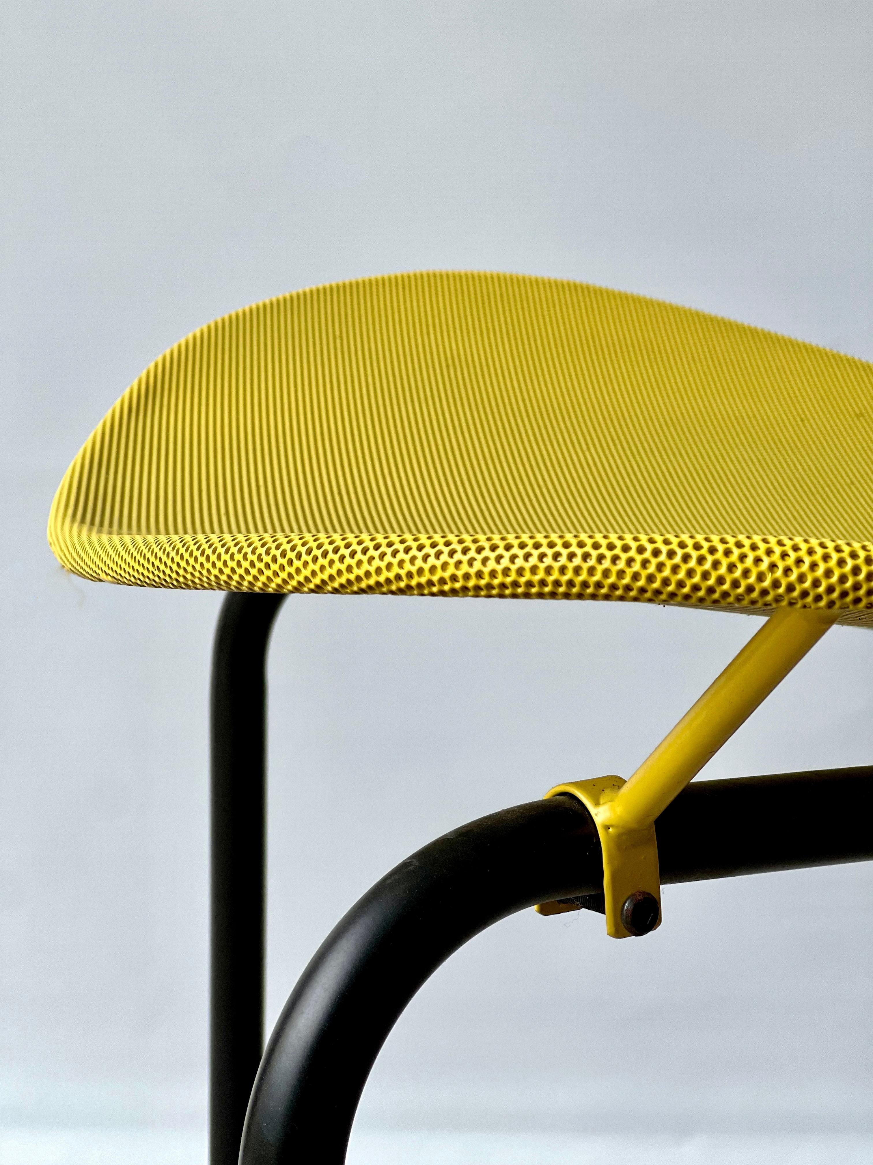 Mathieu Mategot, Nagasaki chair in black and yellow In Excellent Condition For Sale In Bruxelles, BE