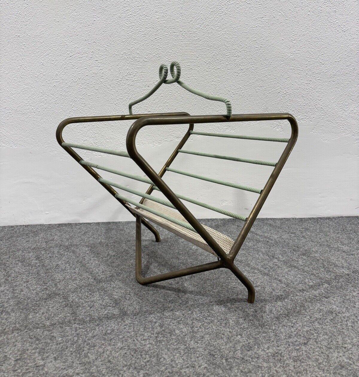 Mathieu Mategot Portariviste Design Mid-century 1950’s Modernariato.

Struttura in ottone, metallo smaltato e materiale plastico.

Articolo in ottime condizioni conservative, non vi è alcun difetto estetico o strutturale da segnalare, solo lievi ed