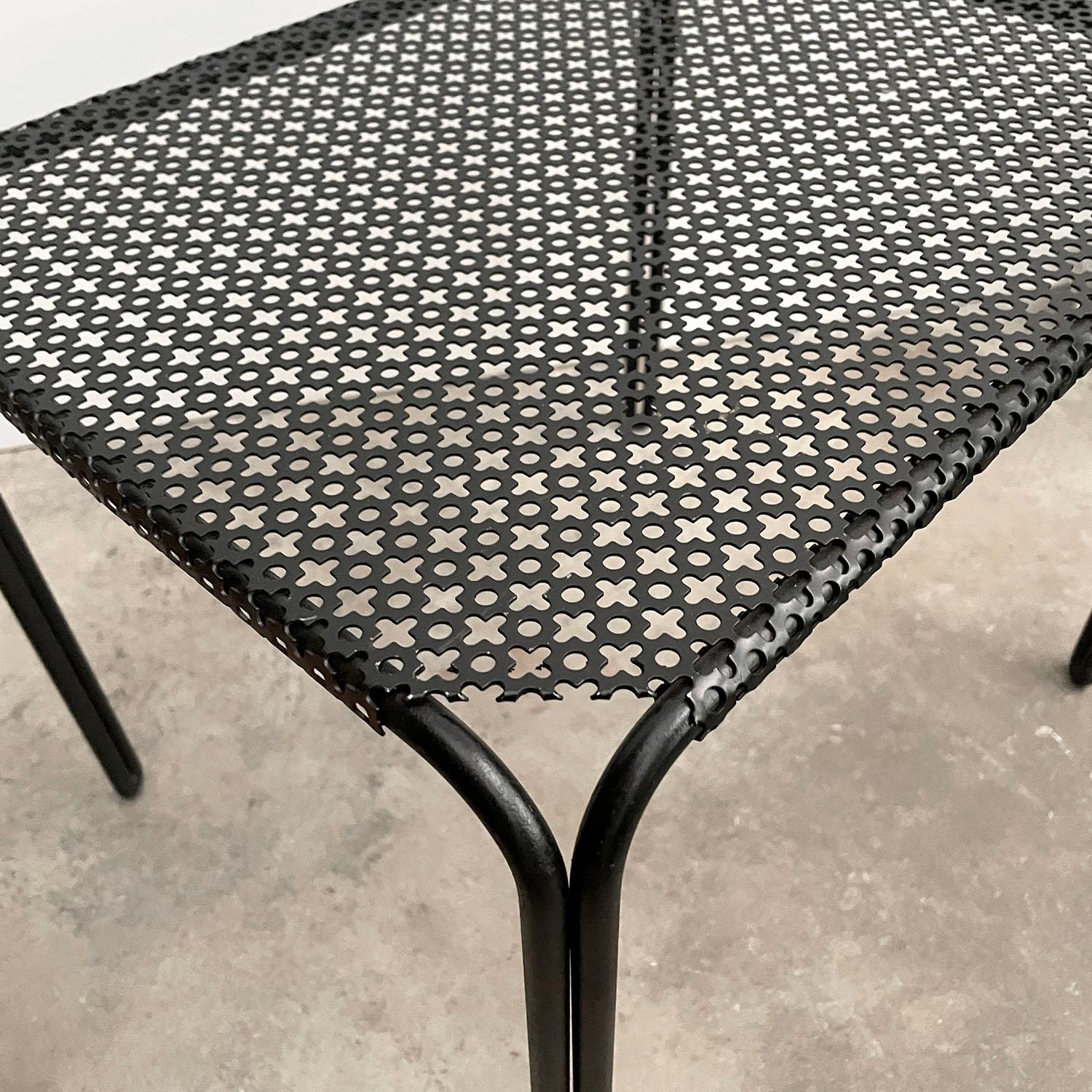 Métal Table d'appoint Mathieu Matégot en vente