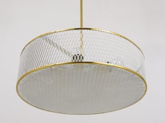 Lámpara colgante de latón estilo Mathieu Matégot de mediados de siglo, Francia, años 50