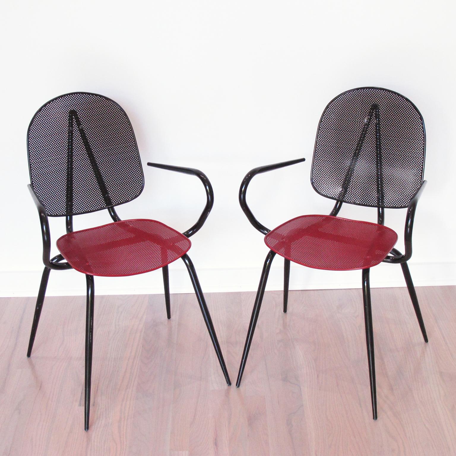 XX secolo Poltrone in metallo moderniste in stile Mathieu Mategot, una coppia, circa 1950 in vendita