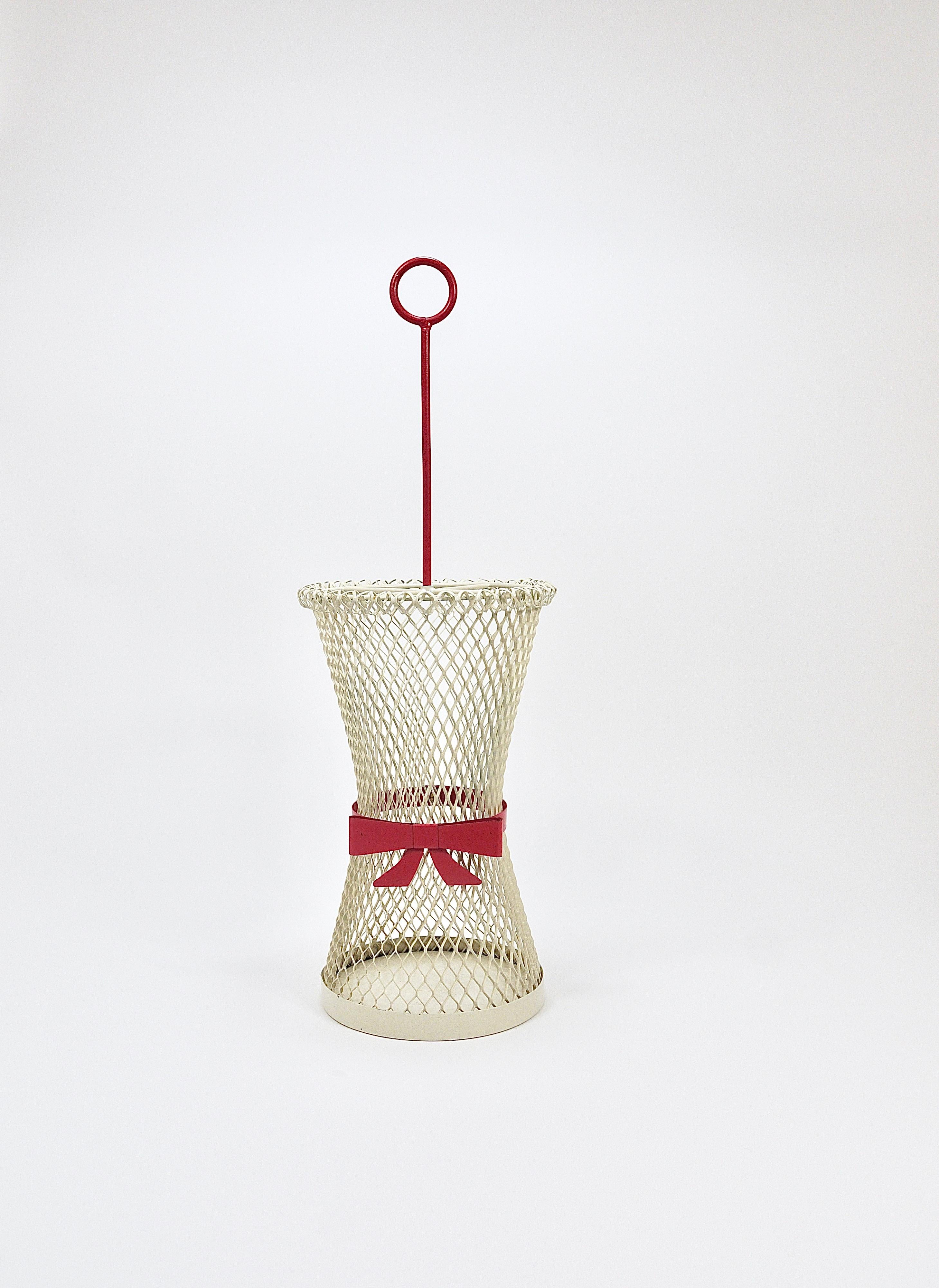 Mid-Century moderno Portaombrelli a fiocco in stile Mathieu Matégot, metà del secolo, metallo, Francia, anni '50 in vendita