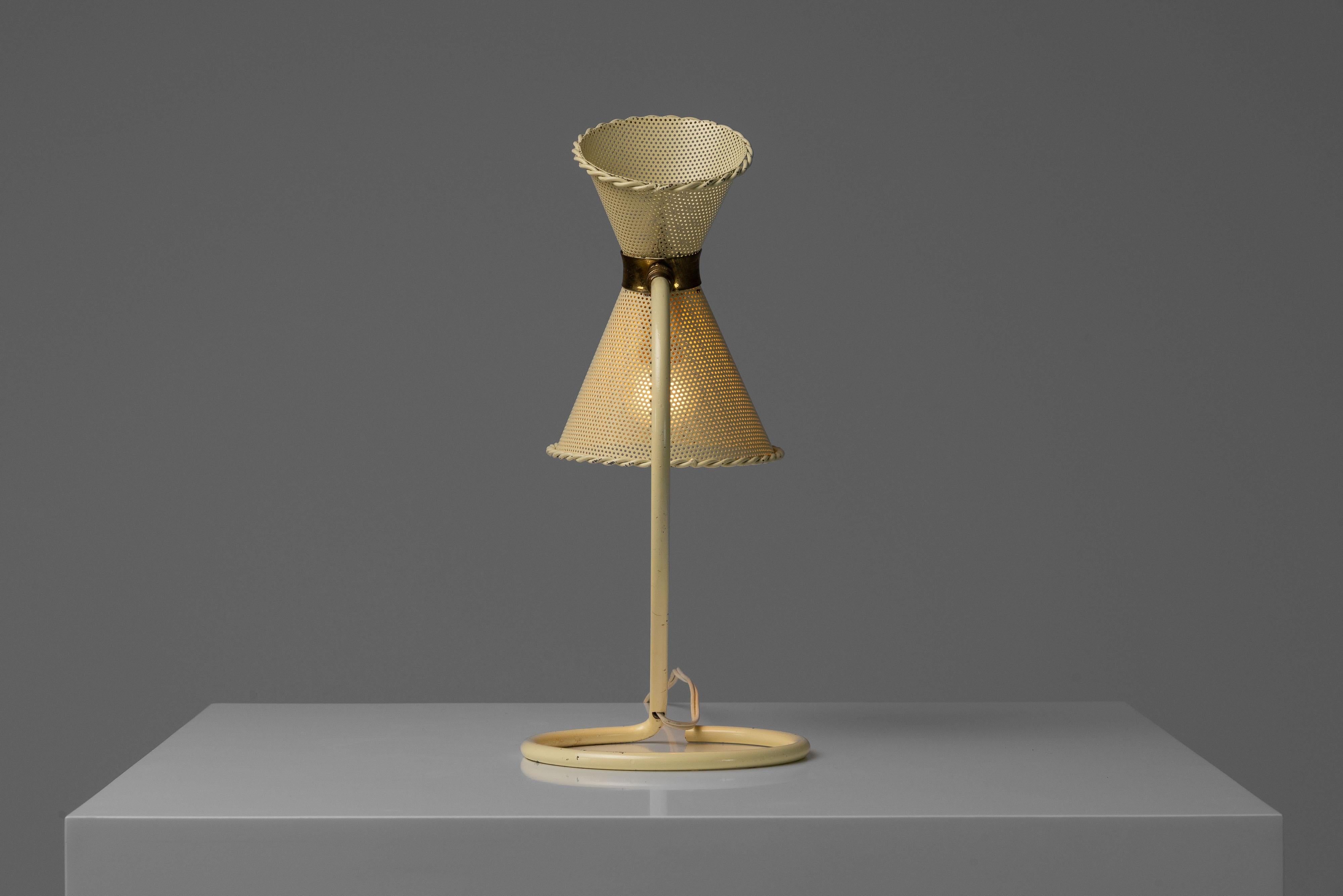 Métal Lampe de table Mathieu Matégot fabriquée en France 1950 en vente