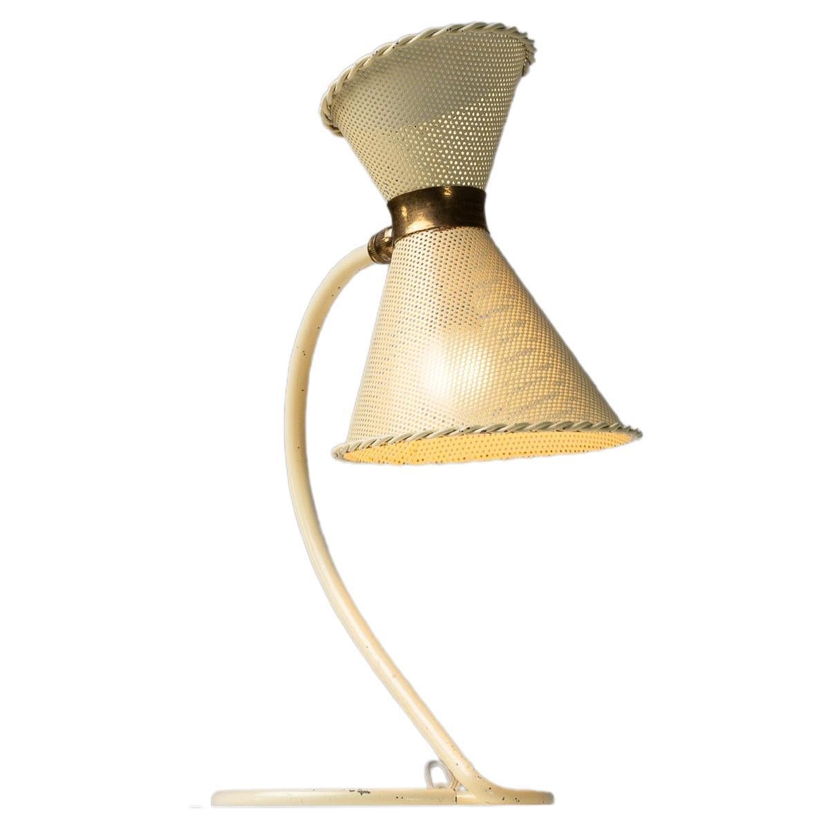 Lampe de table Mathieu Matégot fabriquée en France 1950 en vente