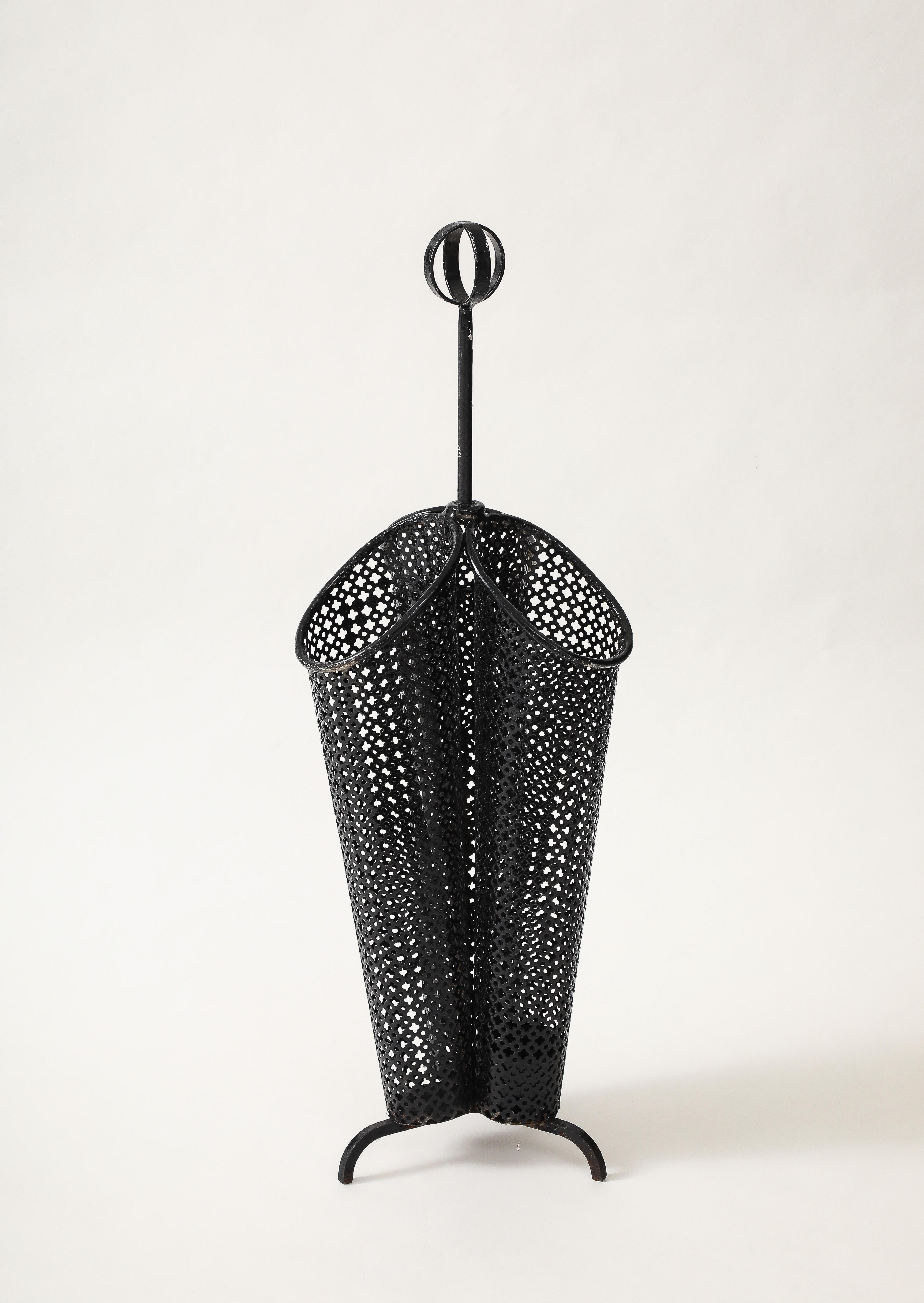 Milieu du XXe siècle Porte-parapluies Mathieu Matégot, France en vente