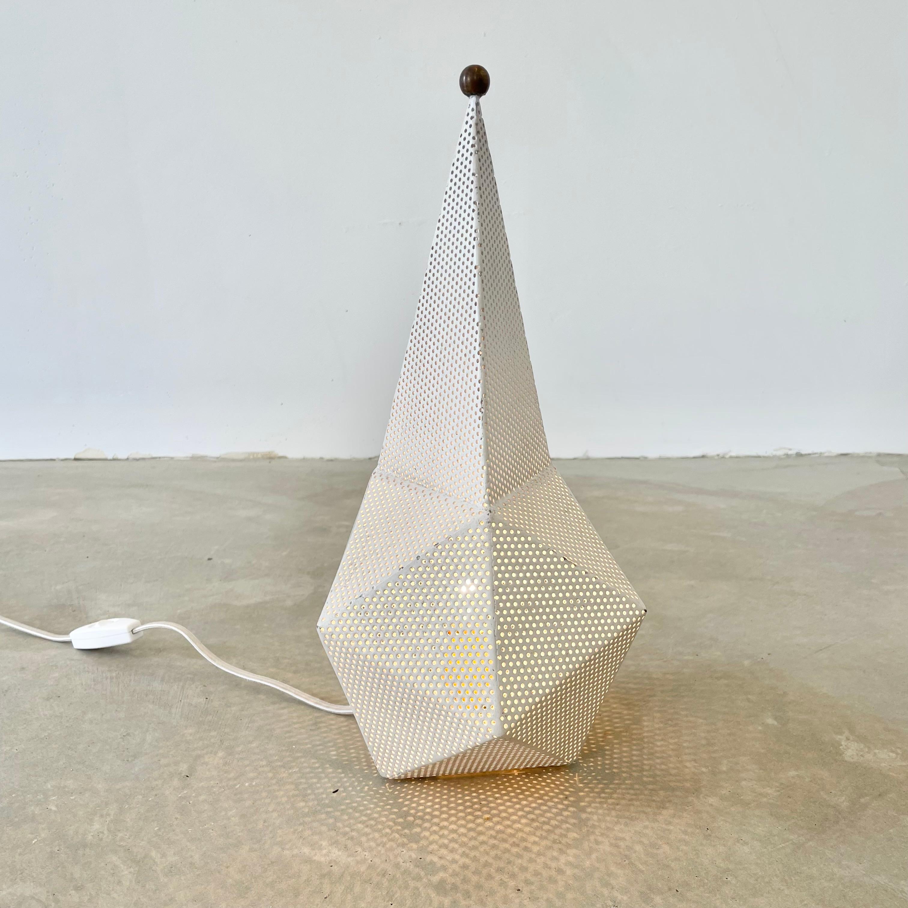 Mathieu Matgot Weiße Bagdad-Lampe (Moderne der Mitte des Jahrhunderts) im Angebot