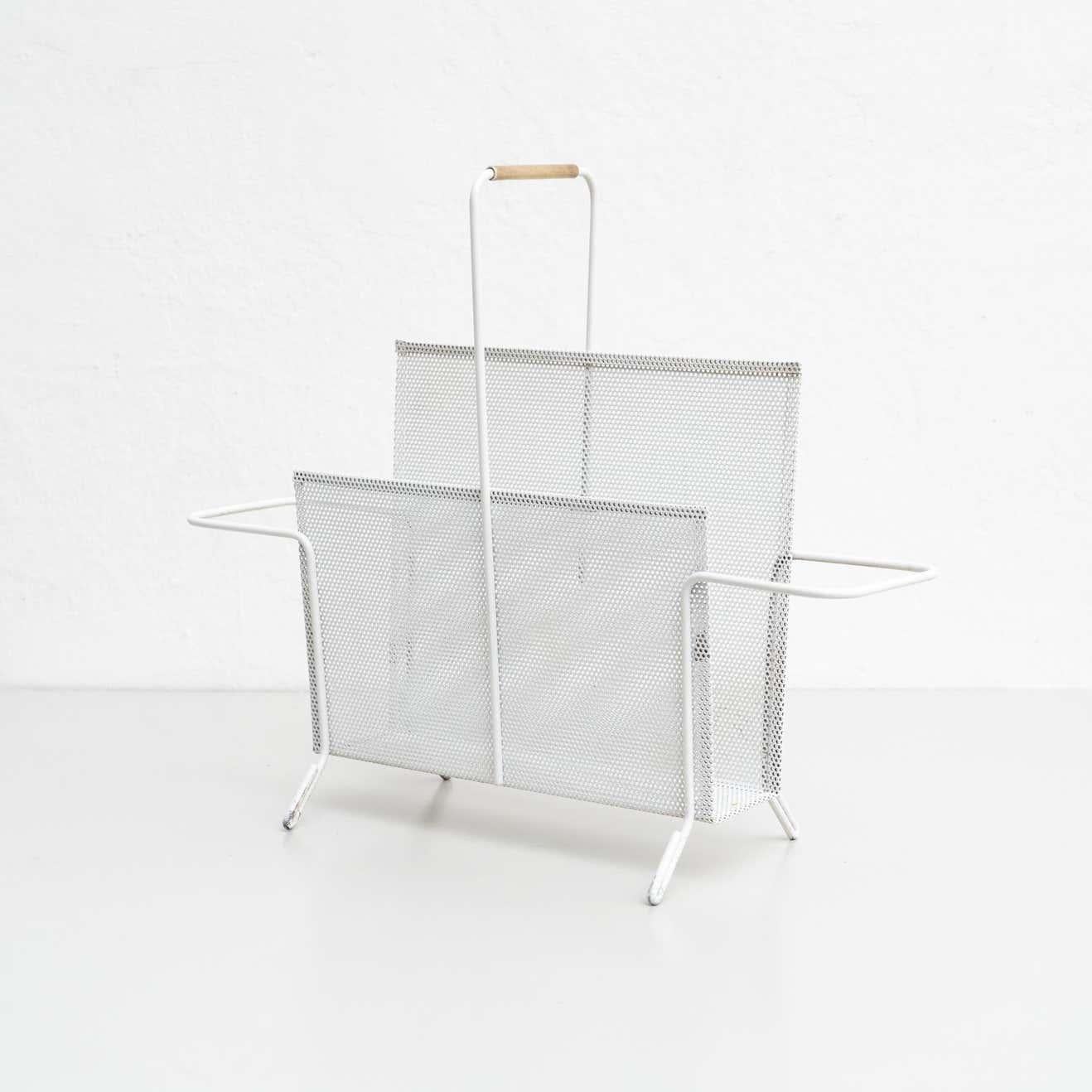 Mathieu Matégot White Lacquered Metal Magazine Holder, circa 1950 In Good Condition For Sale In Barcelona, Barcelona