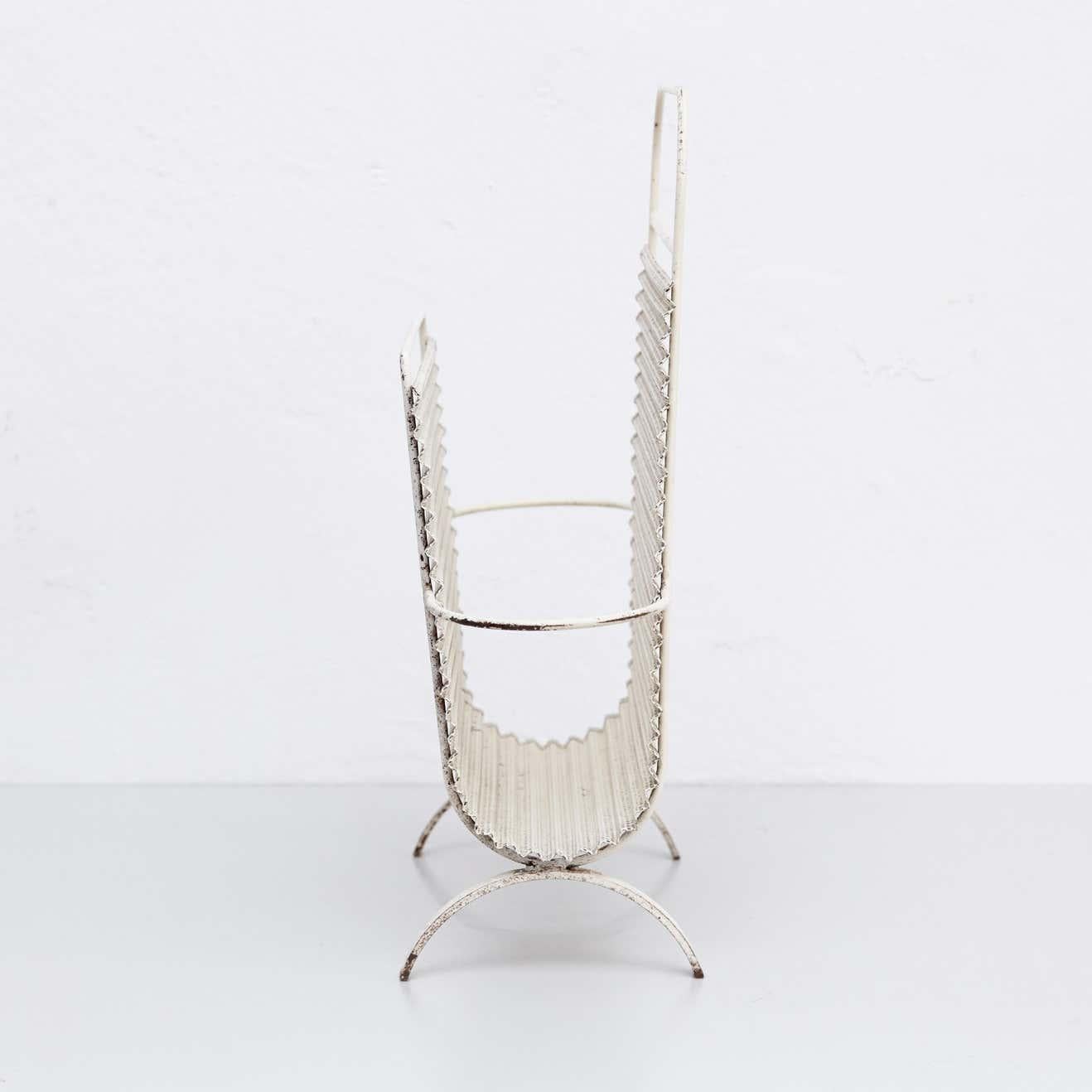 Porte-revues blanc Mathieu Matgot, datant d'environ 1950 Bon état - En vente à Barcelona, Barcelona