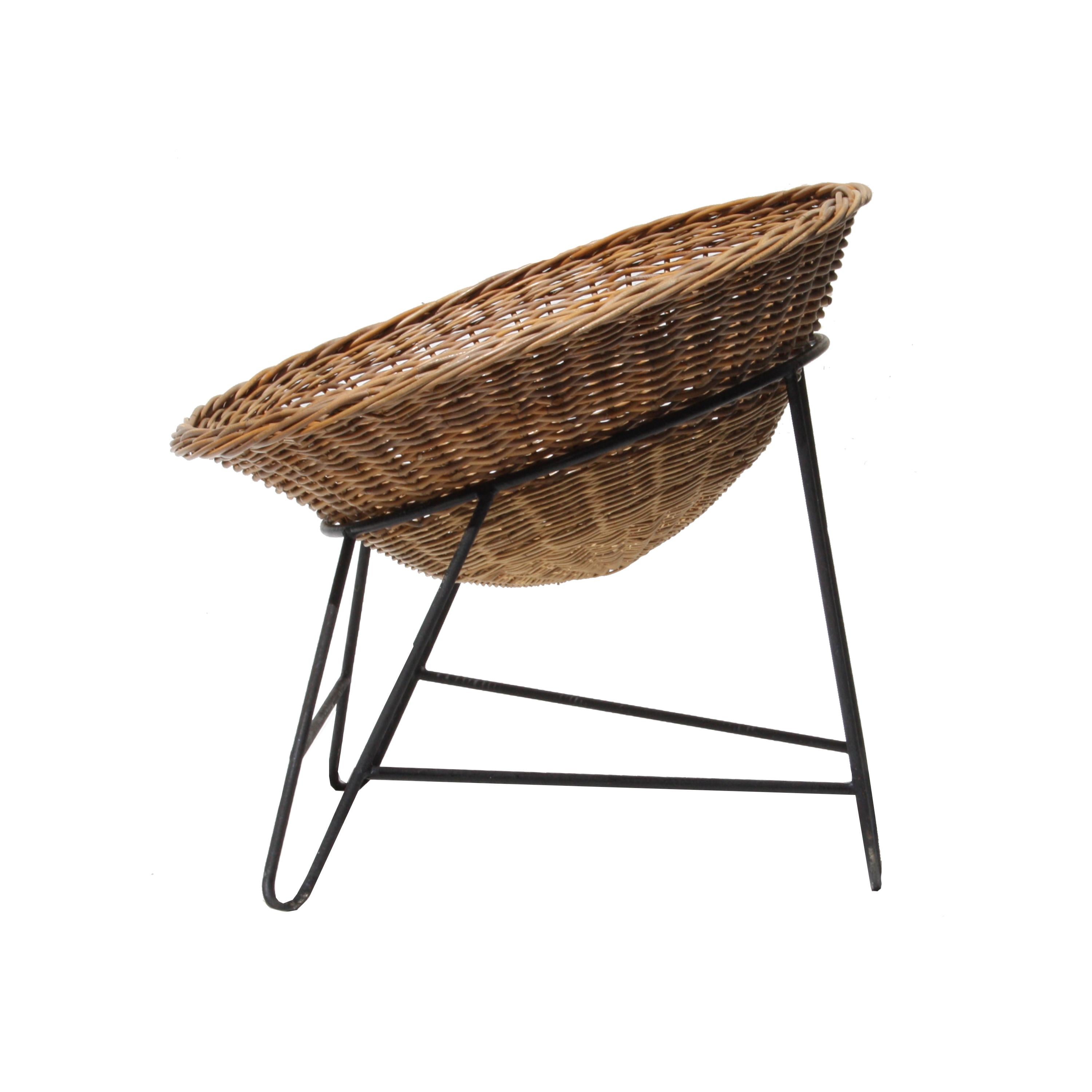 Milieu du XXe siècle Chaise « Wicker » de Mathieu Matgot en fer et fibre naturelle, France, 1950 en vente