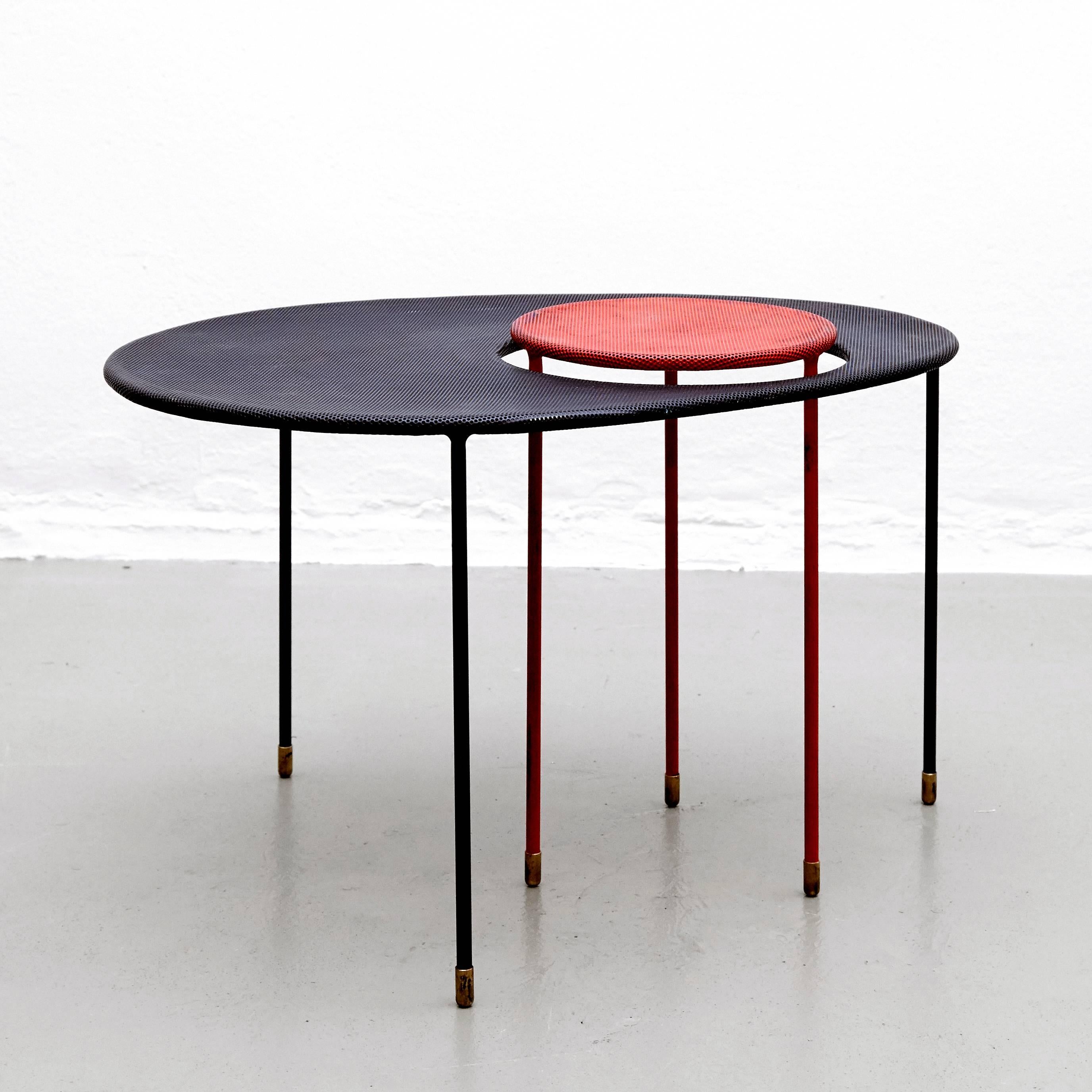 Nesting tables, model Kangourou, designed by Mathieu Matégot.
Manufactured by his son Patrice Matégot, France, circa 2000 before it went into production again.
Folded, perforated metal, lacquered in red and black.

In good original condition,