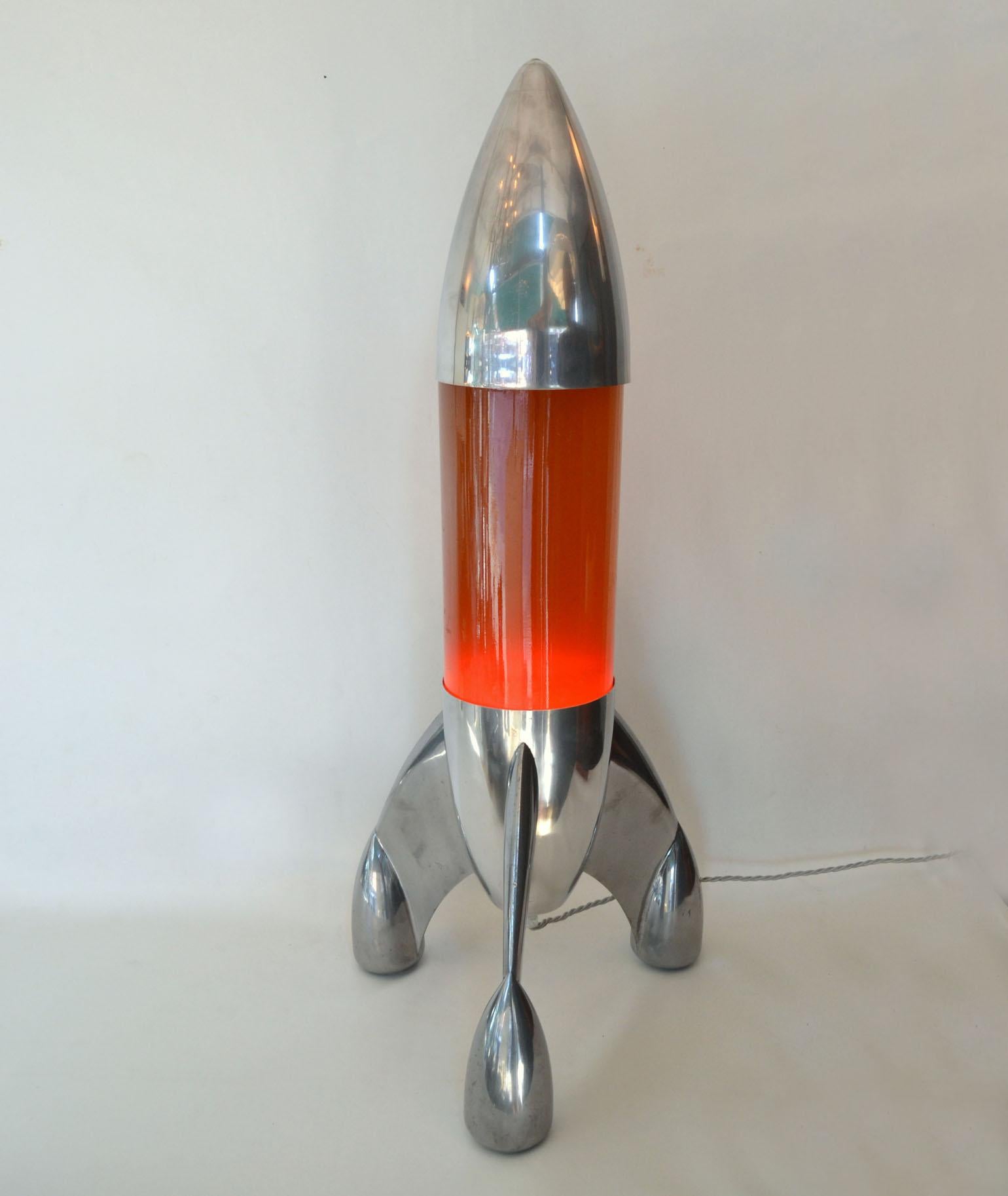 This is an early Classic lava rocket lamp by Edward Craven Walker, inventor and founder of Mathmos. The first and original lava lamp, it's the largest as we know them with a height of 80 cm and width 35 cm.
The Mathmos astro is a pop design Classic