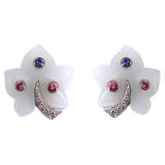 Mathon Paris, boucles d'oreilles en or blanc, saphirs bleus et roses, calcédoine, diamants