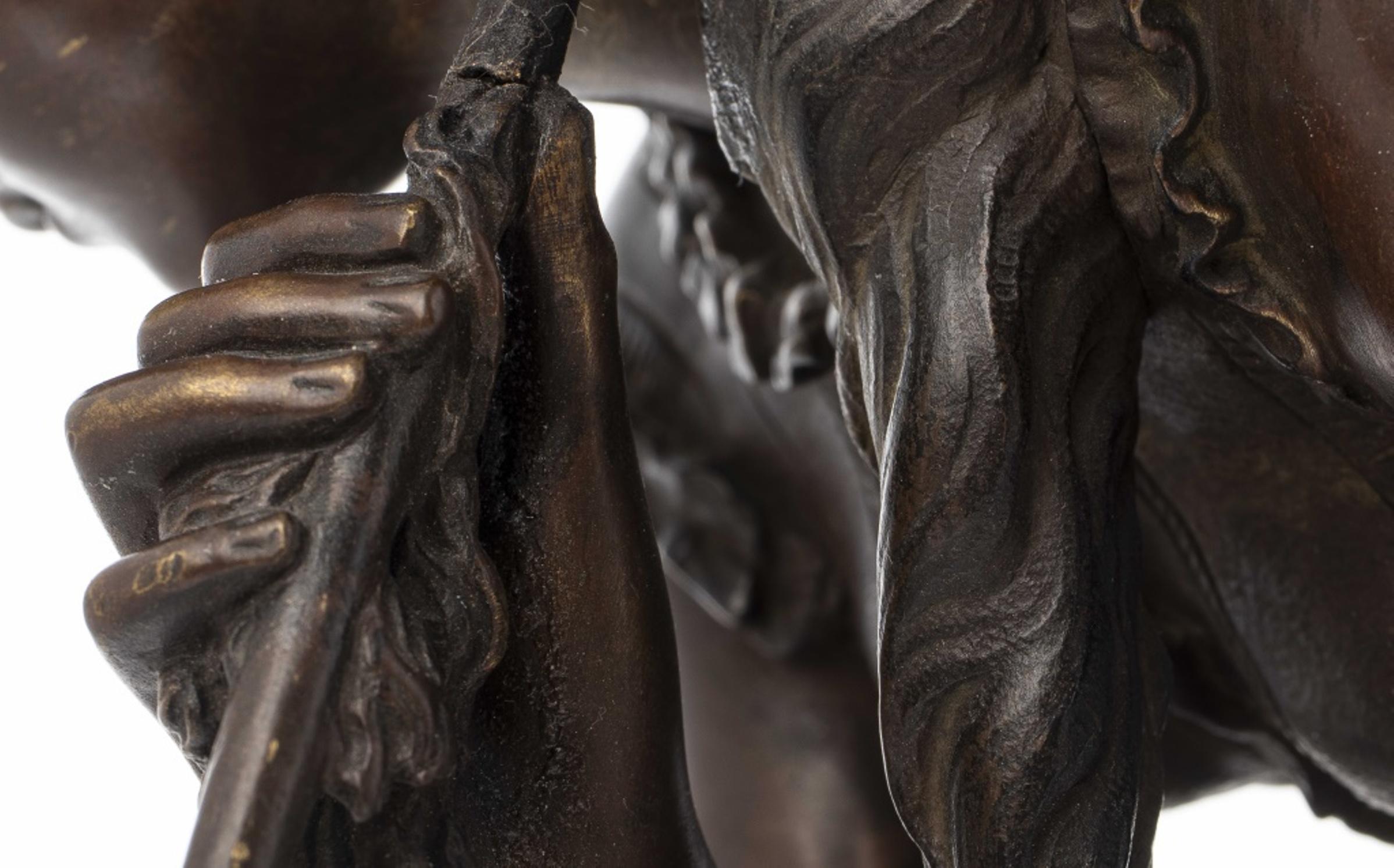 Sculpture en bronze « Fille avec parapluie » de Mathurin Moreau en vente 2