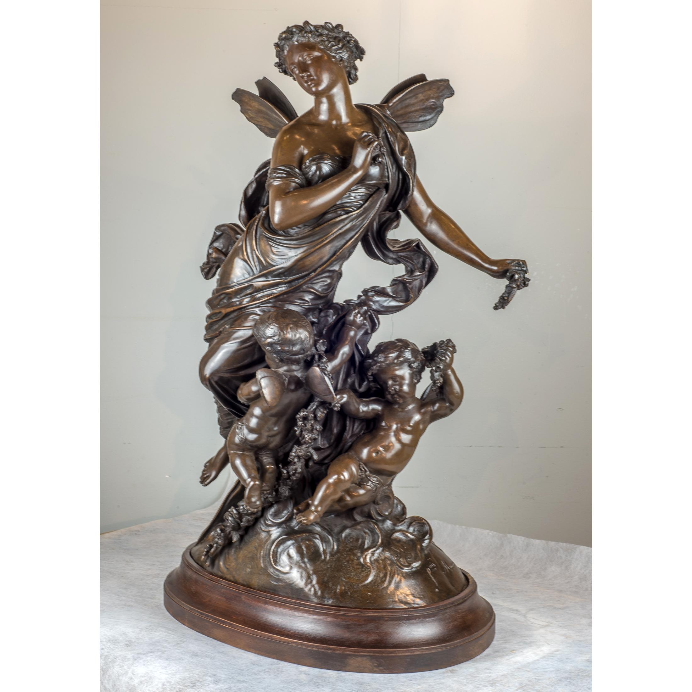 Groupe figuratif en bronze patiné de belle qualité, composé d'anges et de chérubins sur une base ovale. Signé 