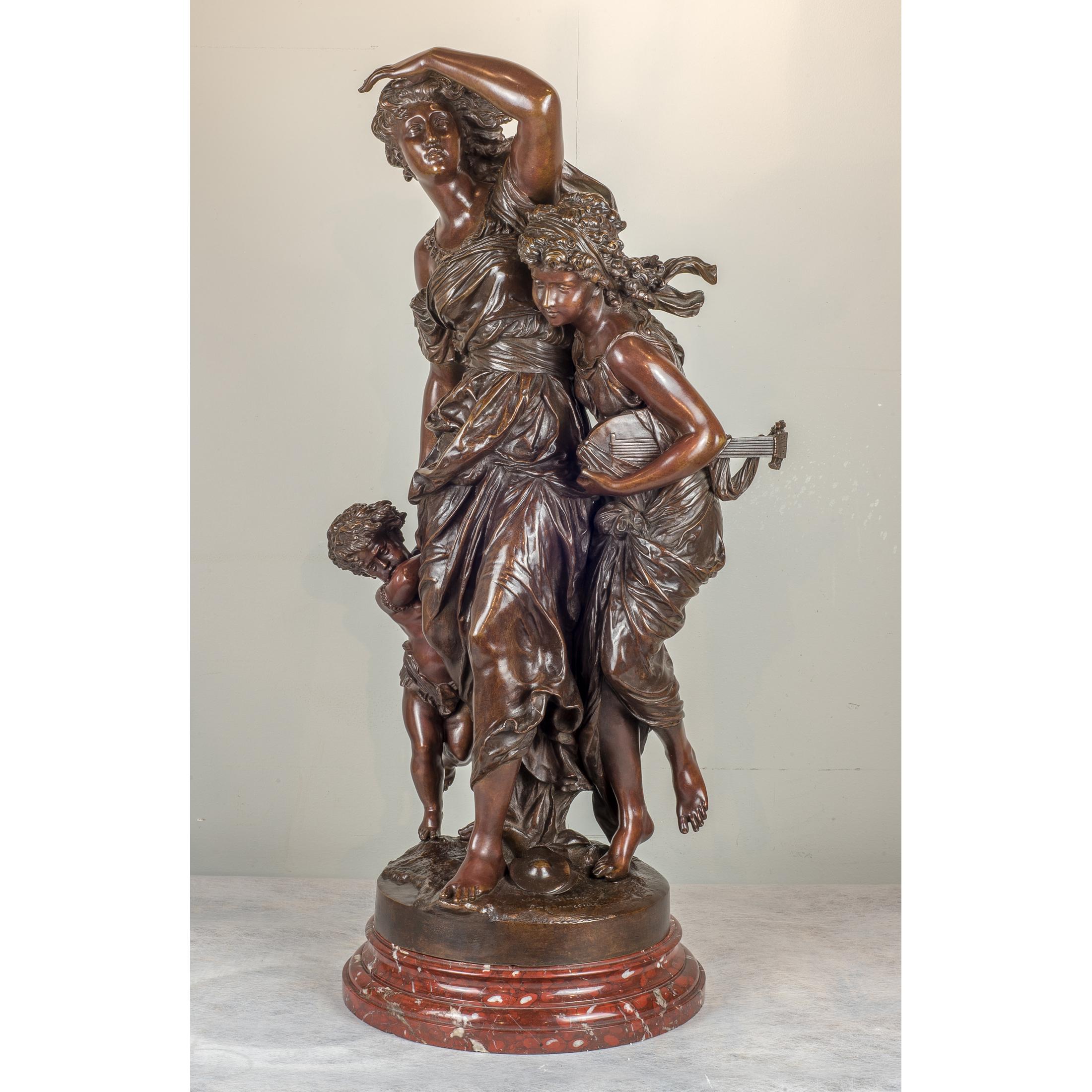 Français Sculpture en bronze patiné Mathurin Moreau représentant une mère et ses enfants en vente