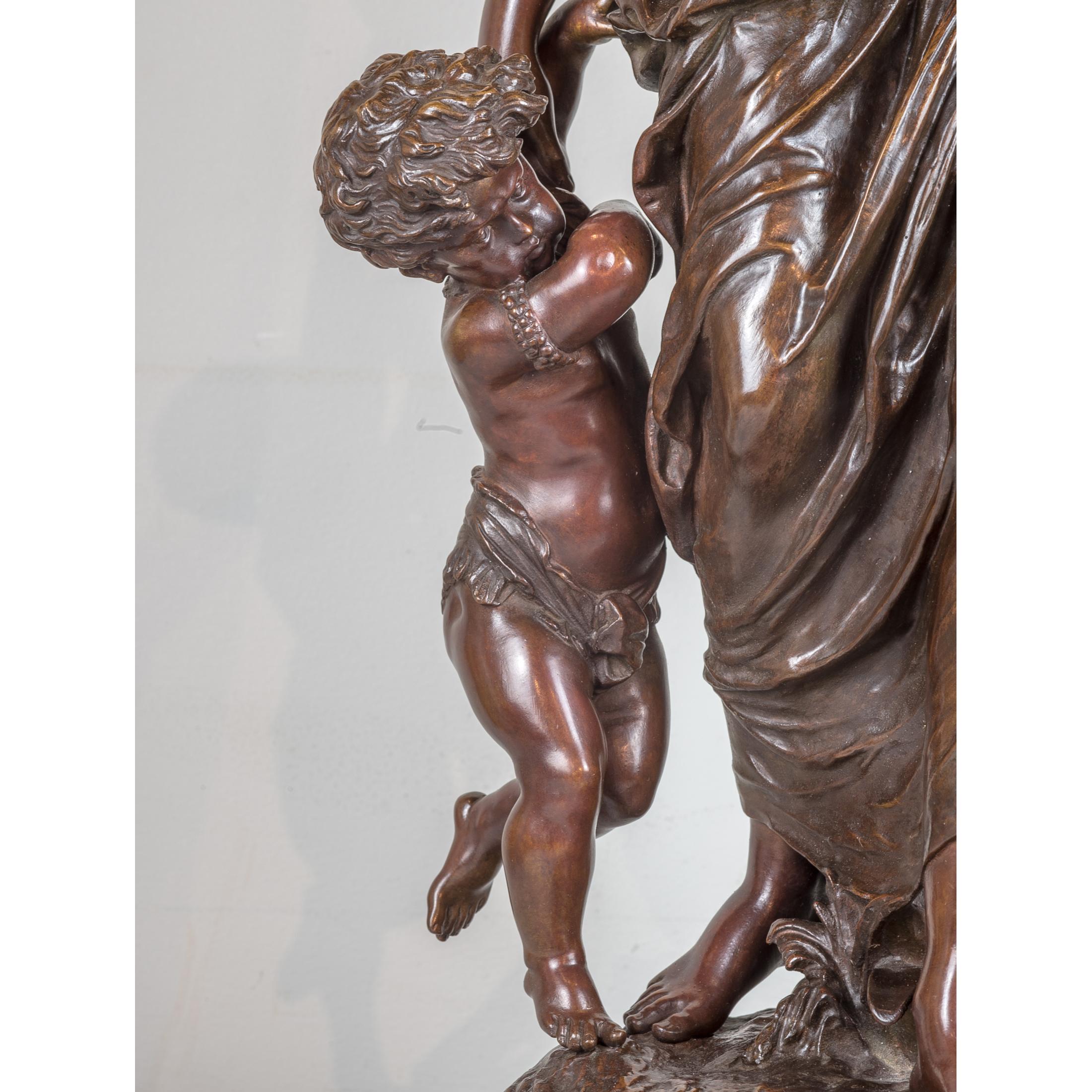 Sculpture en bronze patiné Mathurin Moreau représentant une mère et ses enfants Bon état - En vente à New York, NY