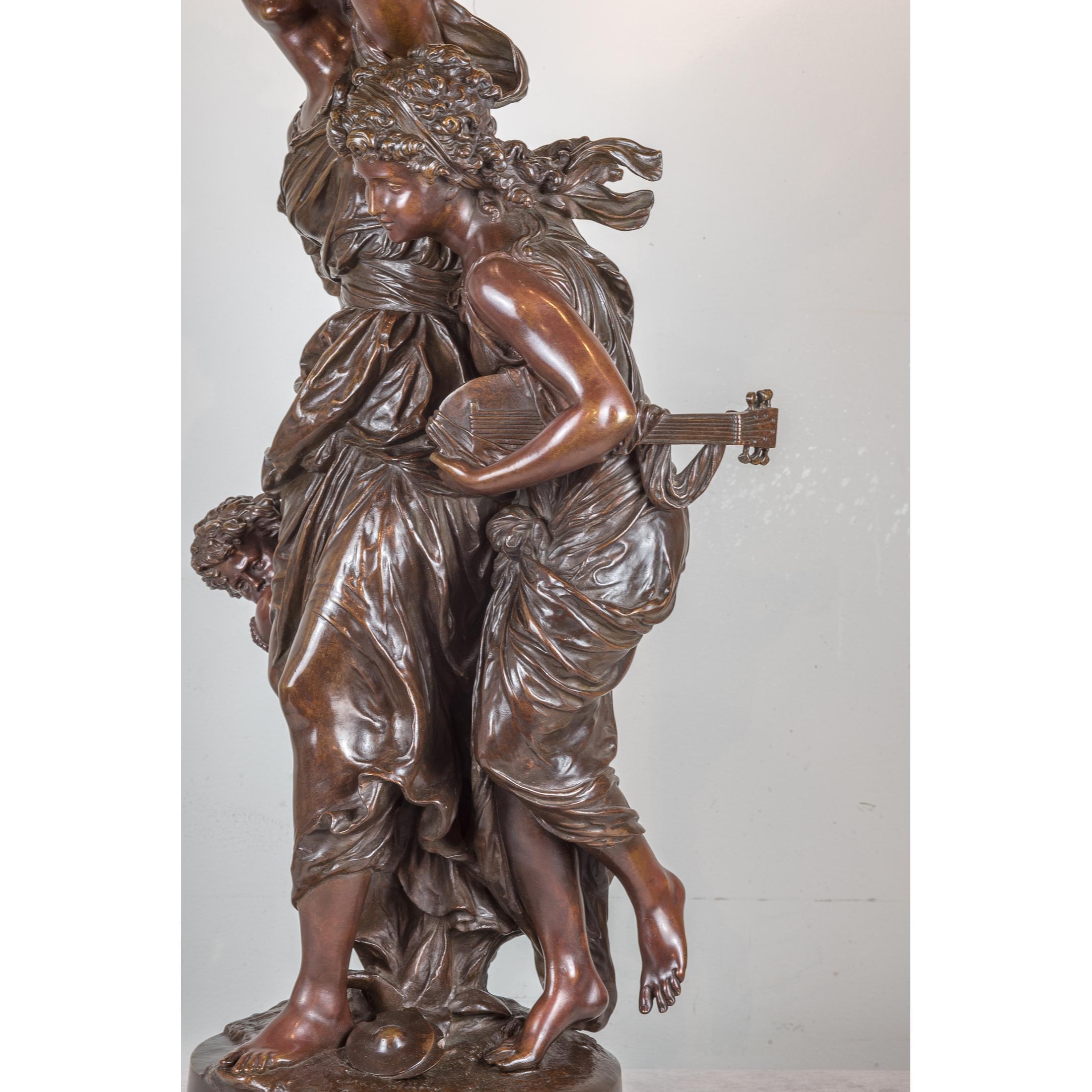 Bronze Sculpture en bronze patiné Mathurin Moreau représentant une mère et ses enfants en vente