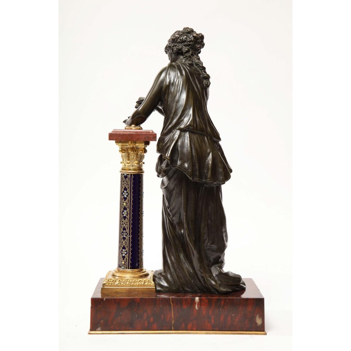 Exquisite französische Bronze-, Rouge-Marmor- und Sèvres-Porzellan-Skulptur 7