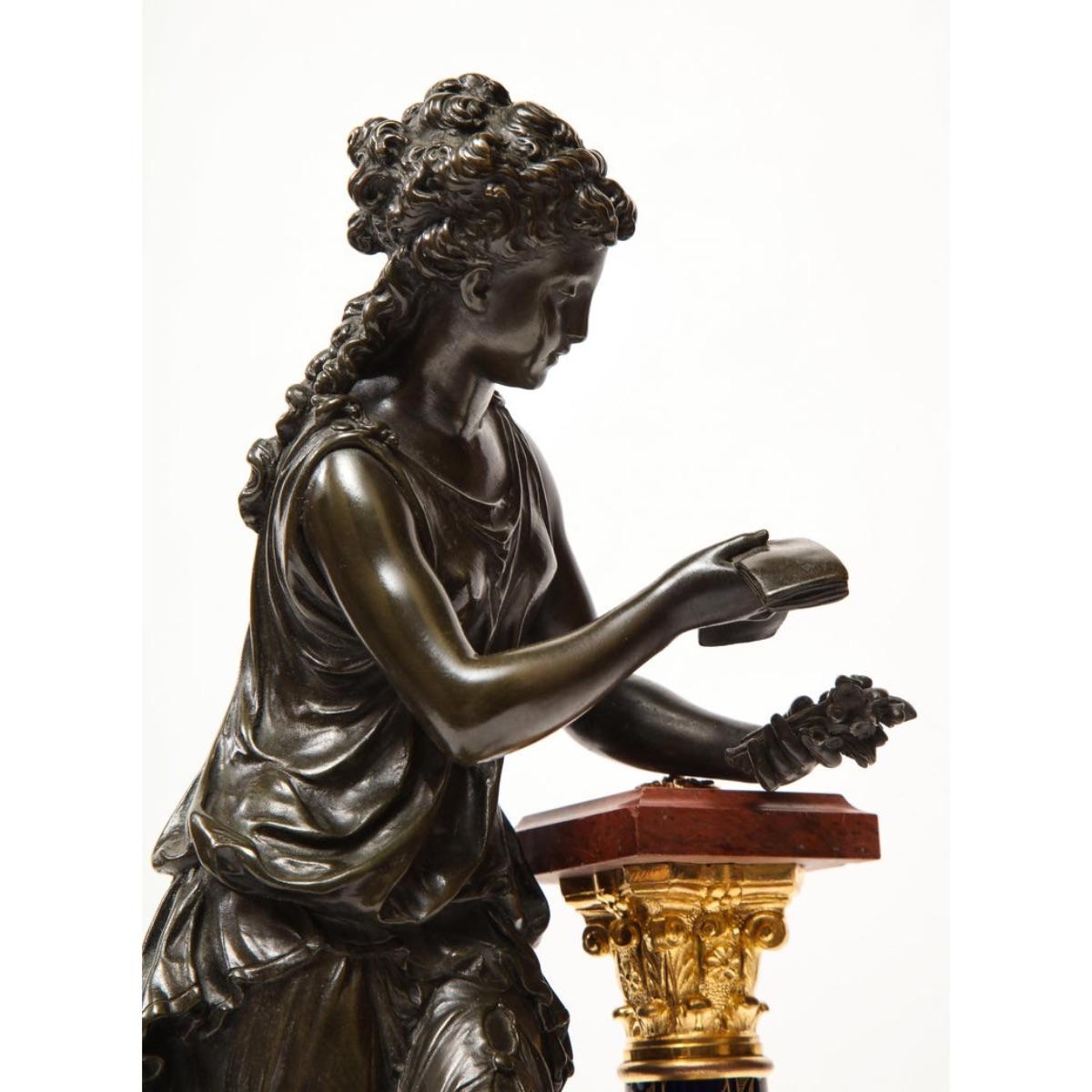 Exquisite französische Bronze-, Rouge-Marmor- und Sèvres-Porzellan-Skulptur 12