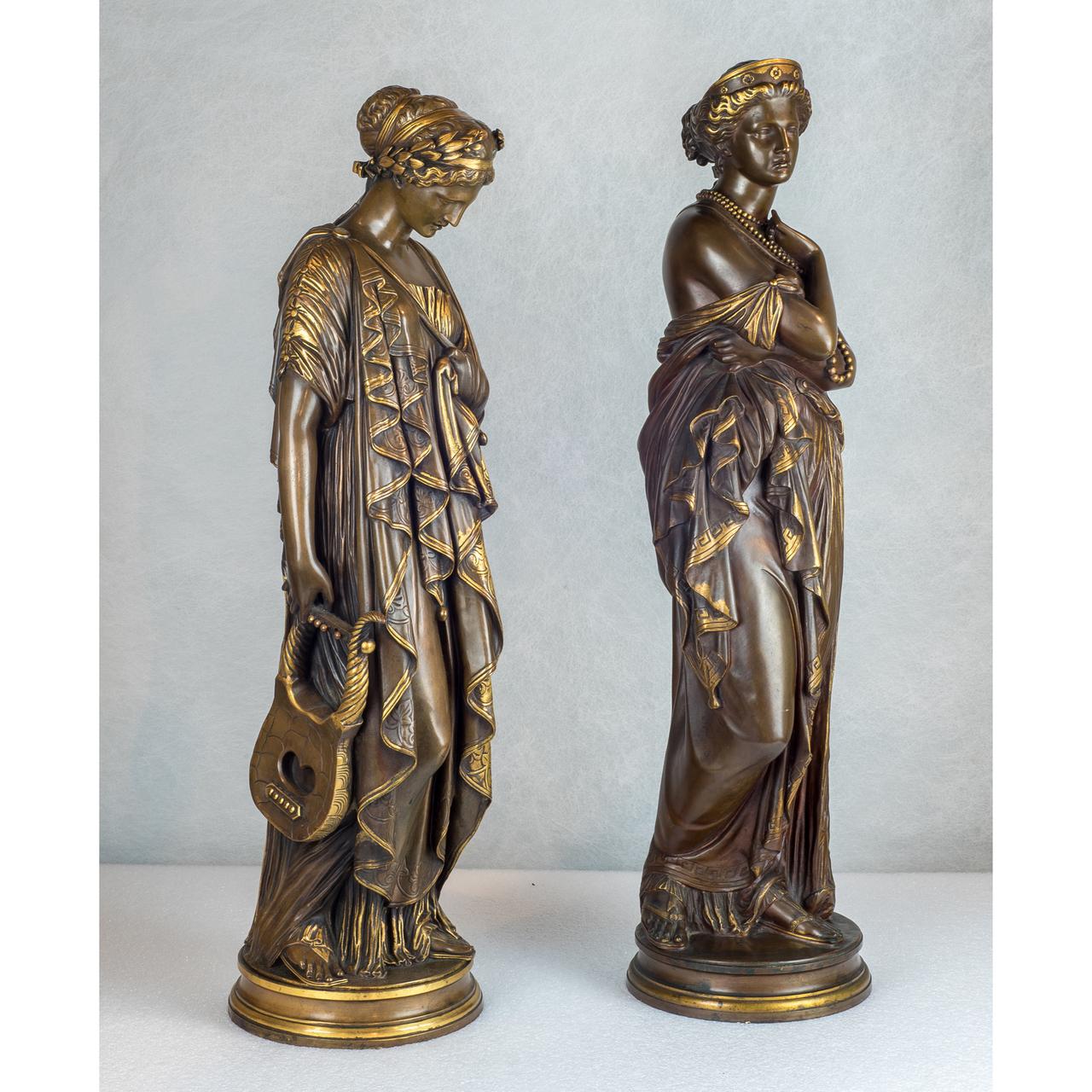 Paire de statues en bronze patiné de belle qualité représentant Sappho et Hélène - Sculpture de Jean-Baptiste Clésinger 