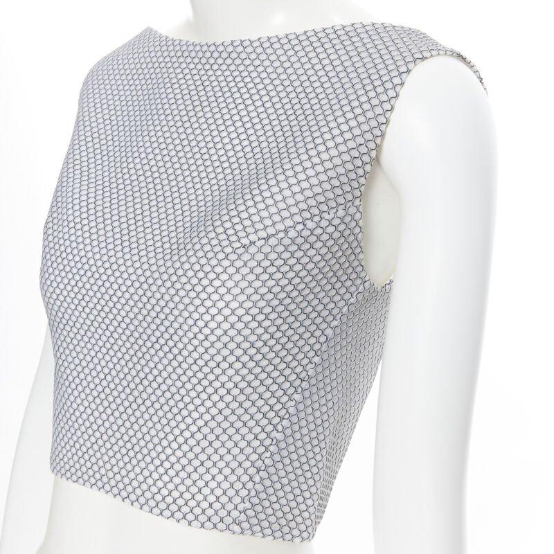 MATICEVSKI 2016 Petal Bodice honeycomb textured sleeveless crop top AU8 XS
Reference: LNKO/A01695
Brand: Maticevski
Collection: 2016
Material: Polyester
Color: White, Black
Pattern: Solid
Closure: Zip
Extra Details: Boat neck. Sleeveless. Cropped