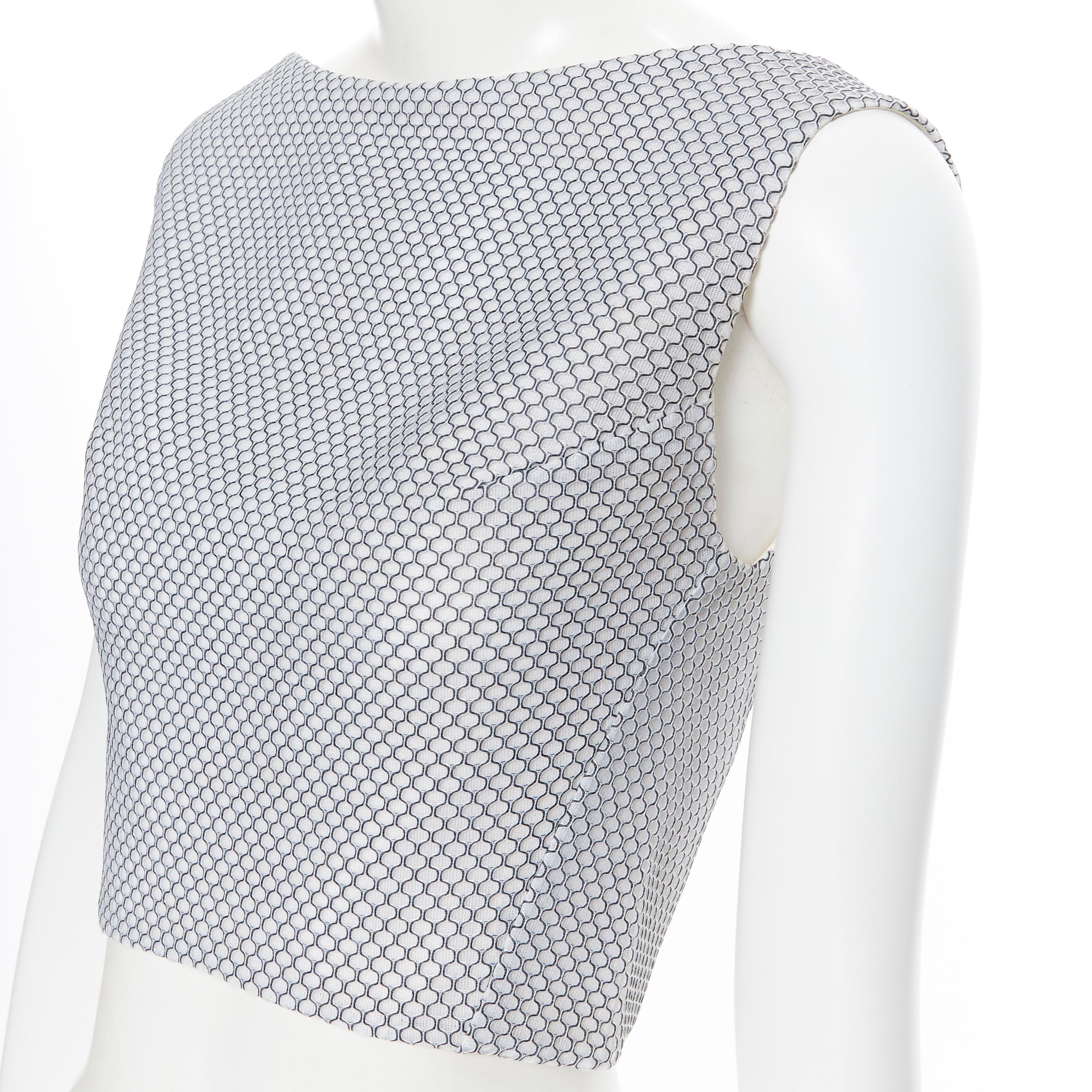 MATICEVSKI 2016 Petal Bodice honeycomb textured sleeveless crop top AU8 XS 
Reference: LNKO/A01695 
Brand: Maticevski 
Collection: 2016 
Material: Polyester 
Color: White 
Pattern: Solid 
Closure: Zip 
Extra Detail: Boat neck. Sleeveless. Cropped