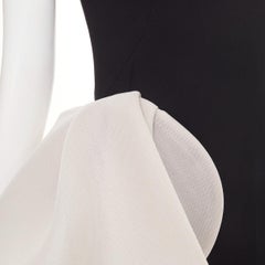 MATICEVSKI 2018 Essex – Midi-Kleid aus Polyester in Schwarz und Weiß mit asymmetrischen Rüschen, Größe AUS8 S
