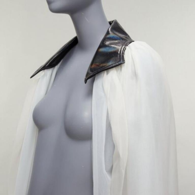 MATICEVSKI 2019 Focus white 100% silk patent collar high low cape AU8 M
Reference: KEDG/A00286
Brand: Maticevski
Model: Focus
Collection: AW 2019
Material: Silk, Nylon, Blend
Color: Black, White
Pattern: Solid
Made in:
