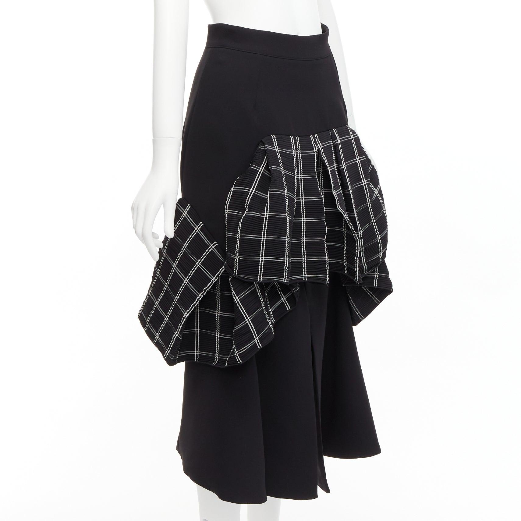 MATICEVSKI 2021 Emblazon black white checked pleats ruffle skirt AU10 L
Reference: KEDG/A00280
Brand: Maticevski
Model: Emblazon
Collection: SS 2021
Material: Polyester
Color: Black, White
Pattern: Checkered
Closure: Zip
Lining: Black Fabric
Extra
