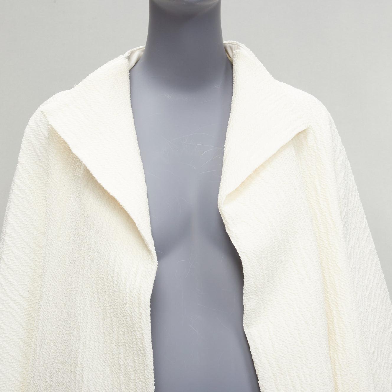 MATICEVSKI 2021 Prestige crème manteau à col 3D poches et fentes latérales AUS10 S en vente 1