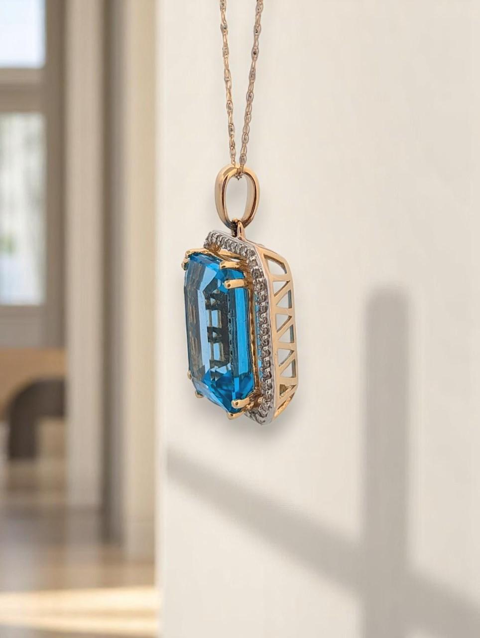 Art Déco Ciondolo con Topazio Blu Matilda, oro giallo 14K e Topazio Blu Taglio Smeraldo 9.5ct in vendita