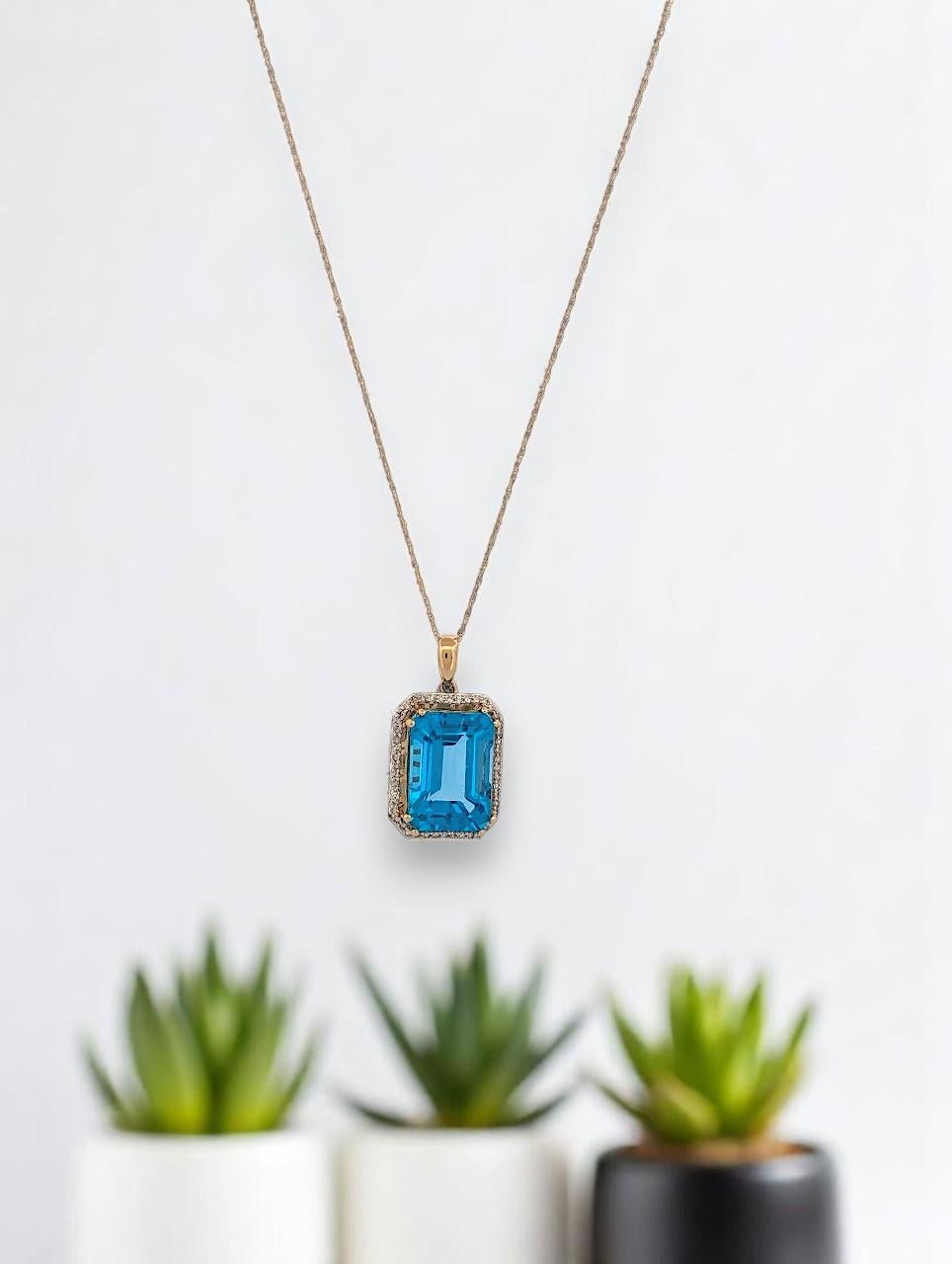 Donna Ciondolo con Topazio Blu Matilda, oro giallo 14K e Topazio Blu Taglio Smeraldo 9.5ct in vendita