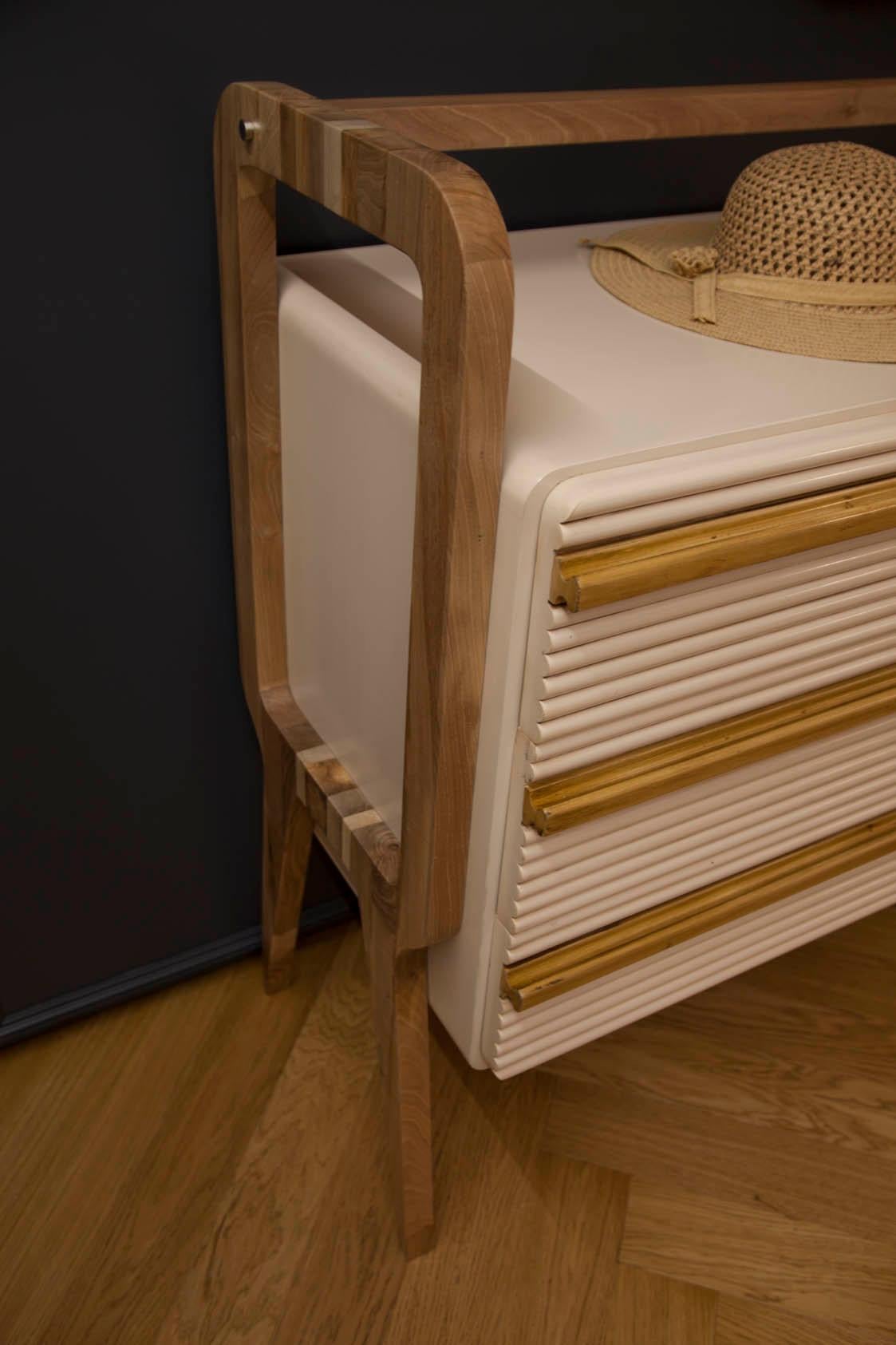 Bois Buffet Matilda, deux portes et trois tiroirs, par Lola Glamour en vente