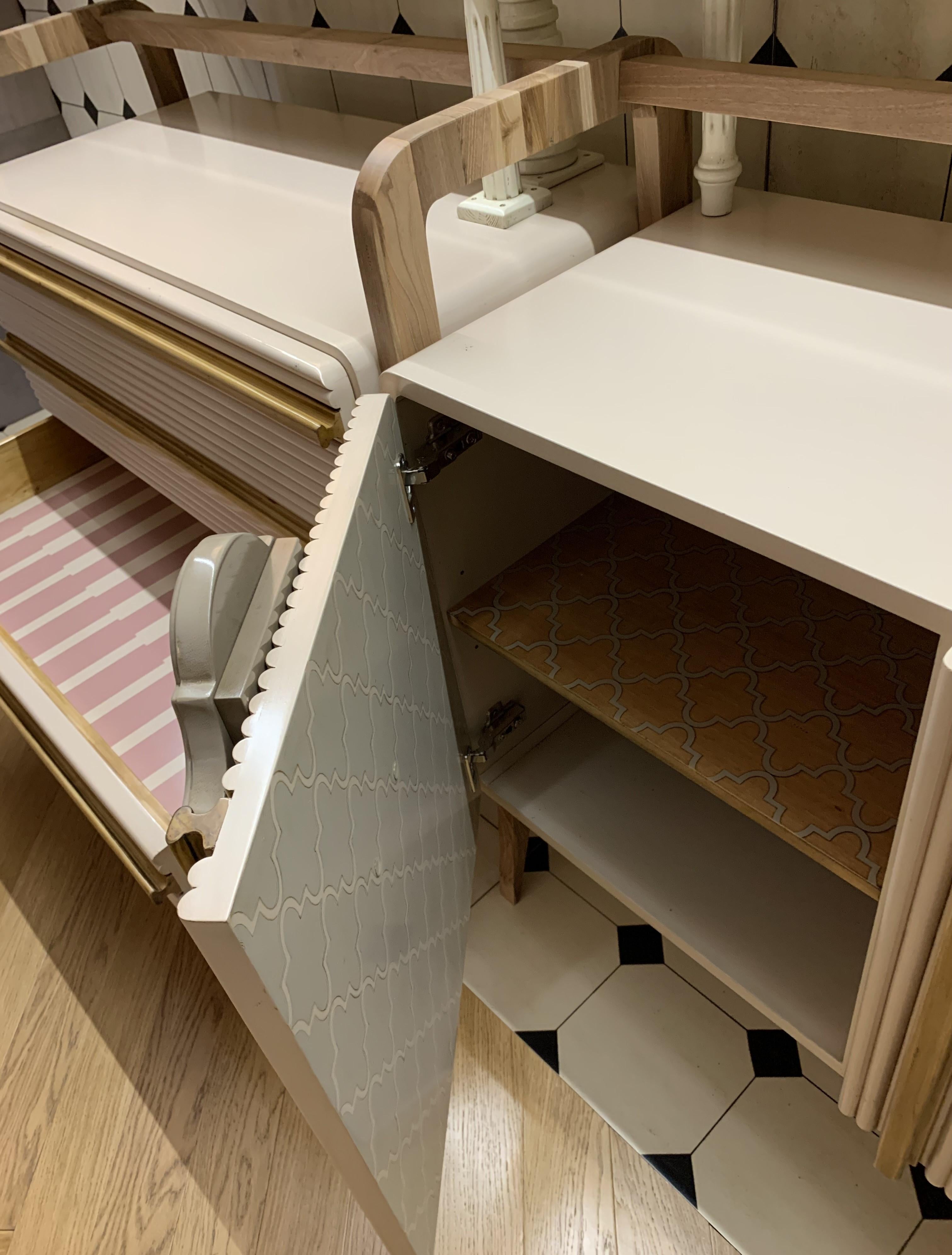Buffet Matilda, deux portes et trois tiroirs, par Lola Glamour en vente 2