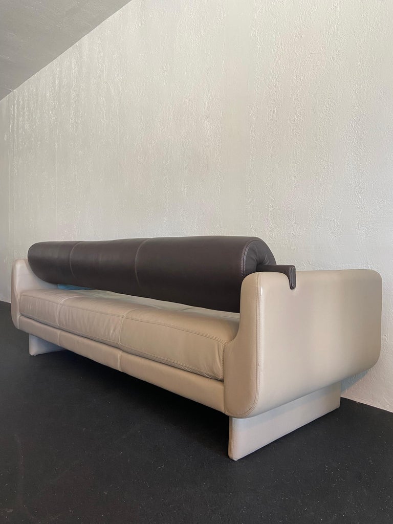 Matinee sofa by Vladimir Kagan for American leather. Original upholstery is in over all very good condition. No rips or tears present (refer to photos).

Would work well in a variety of interiors such as modern, Mid-Century Modern, Hollywood
