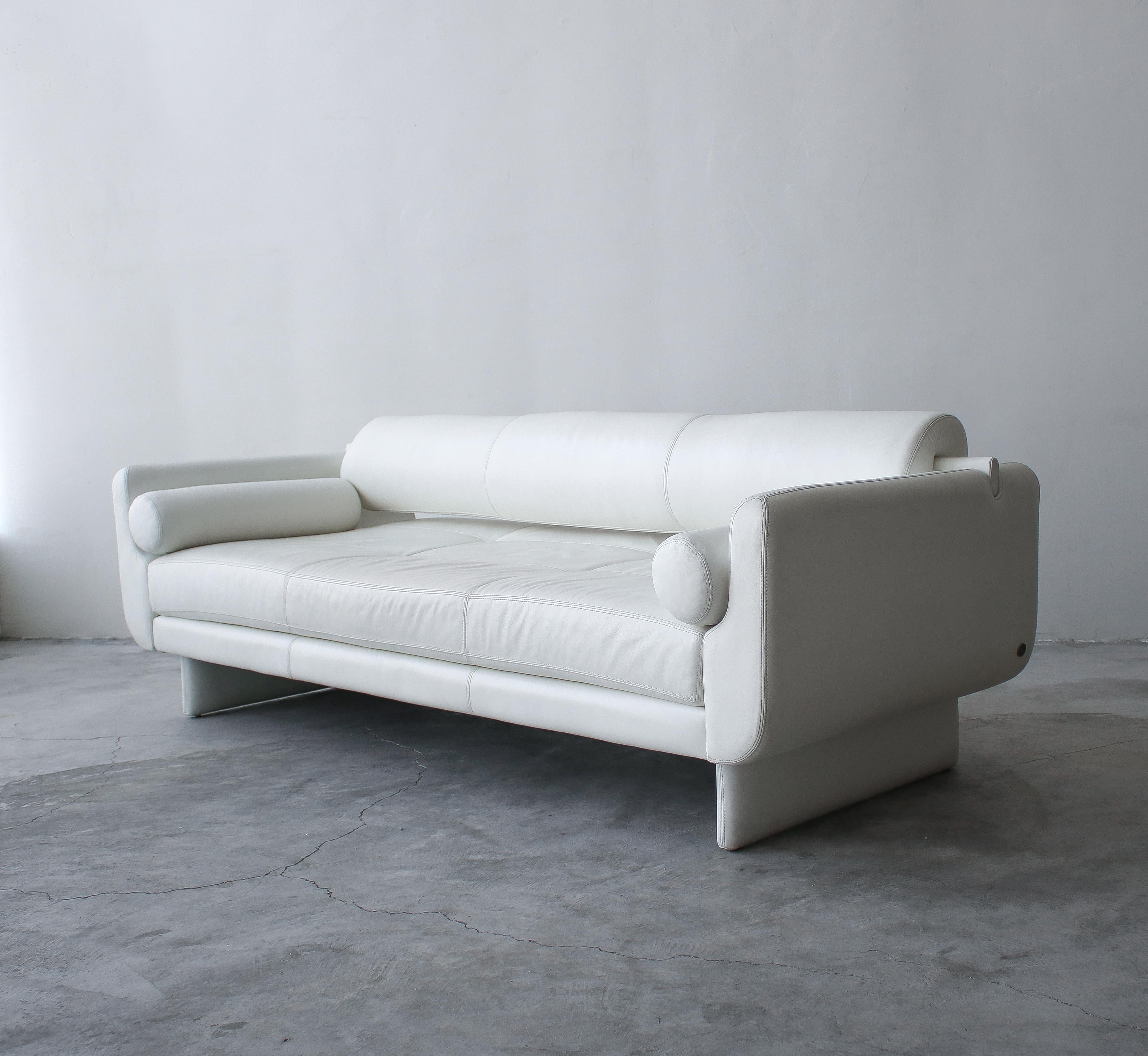 Remarkable white leather matinee convertible daybed sofa designed by Vladimir Kagan for American Leather Studios. The sofa is composed of two removable bolster accent pillows and a removable back bolster. The removal of the back bolster converts the