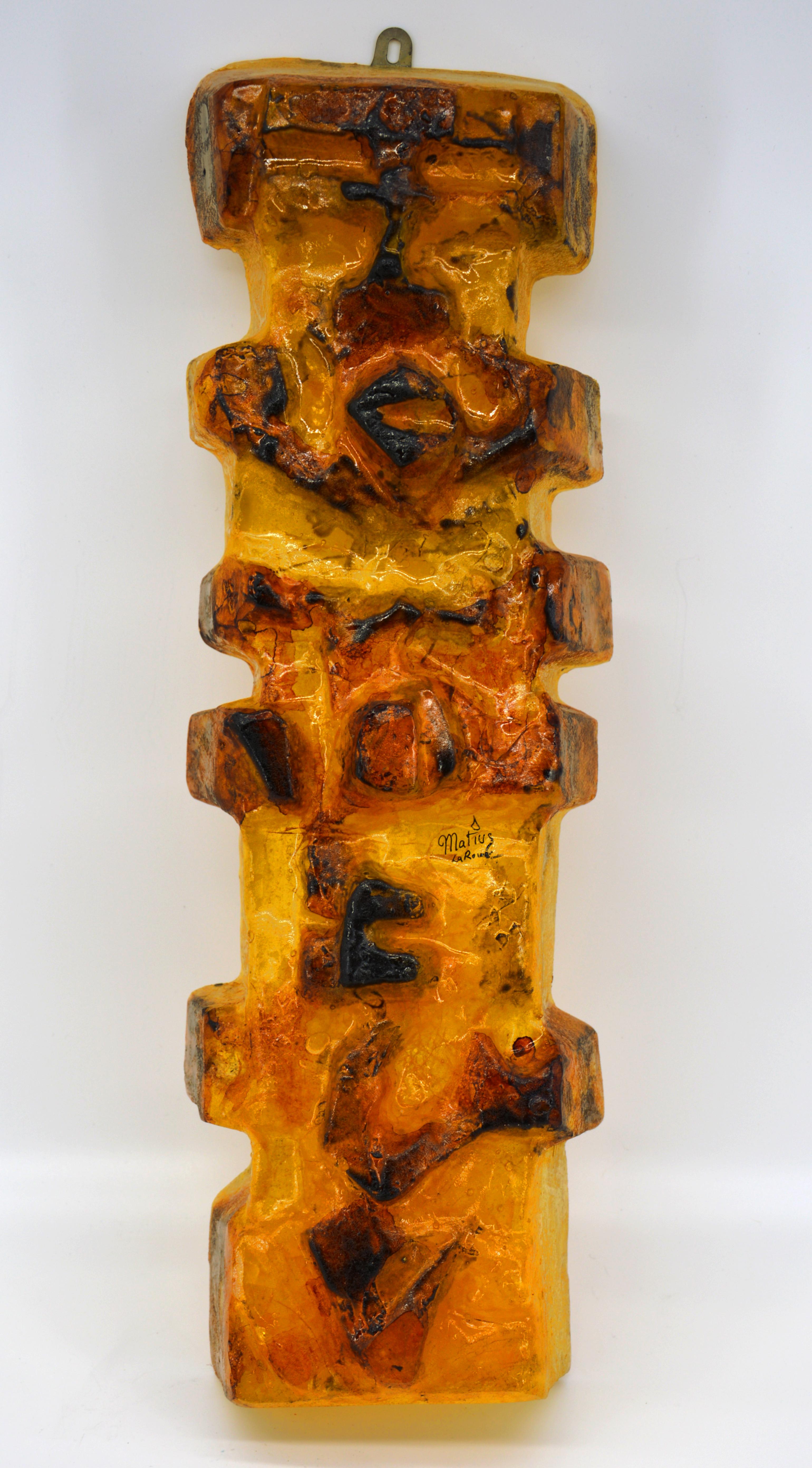 Pop Art Totem sculpture by Matius (La Roue, Haute-Provence), France, 1970s. The most often uses as a wall sconce. Fractal resin. Measurement: 57 x 18.3 x 9 cm (22.4 x 7.2 x 3.5 inches). Signed (see photo).
