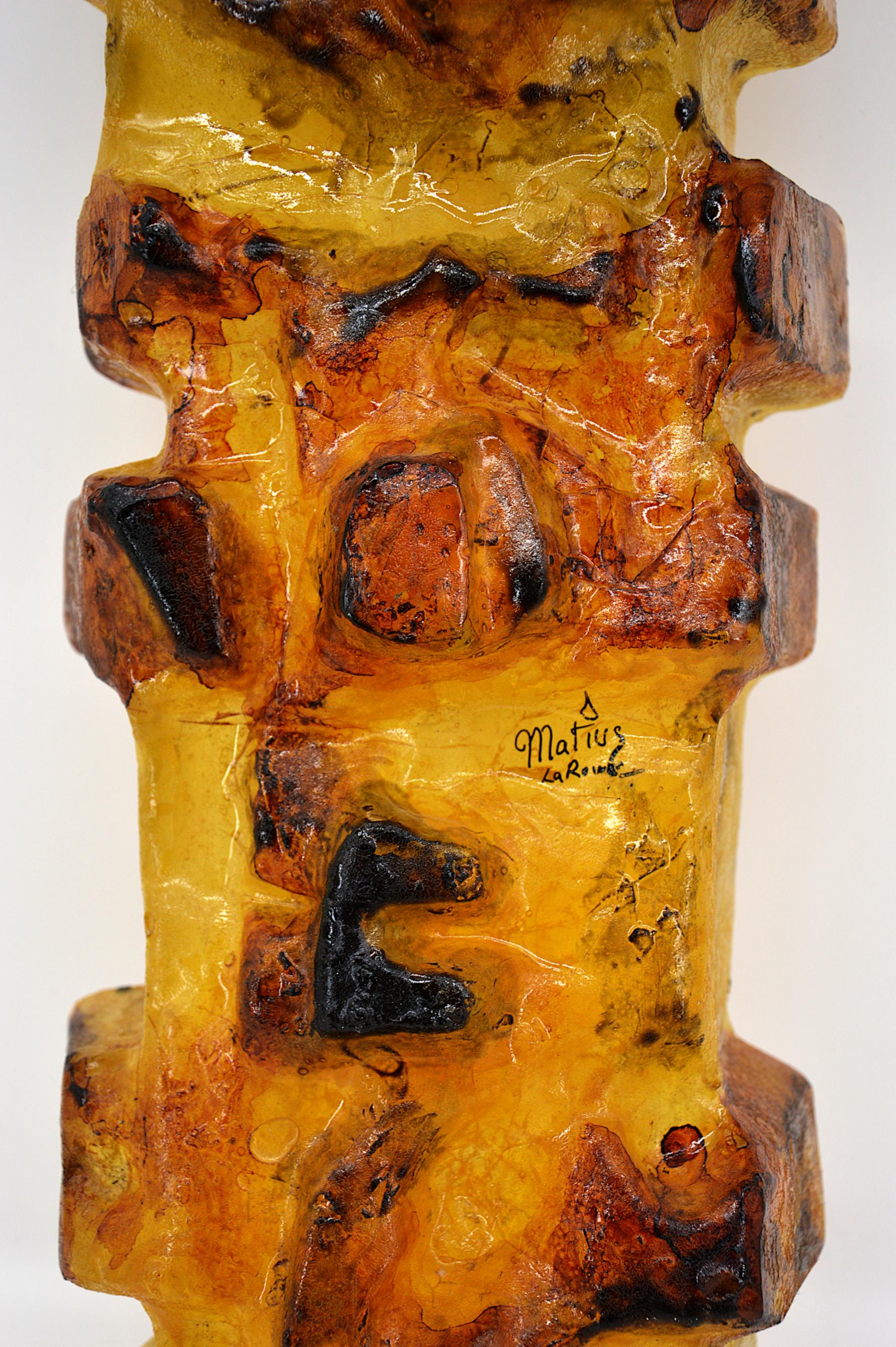 Matius Französisch Vintage Pop Art Mural Totem Wandleuchter Skulptur 1970er Jahre (Harz) im Angebot