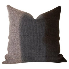 Coussin d'ombre gris Matiz tissé à la main en laine de mouton texturée