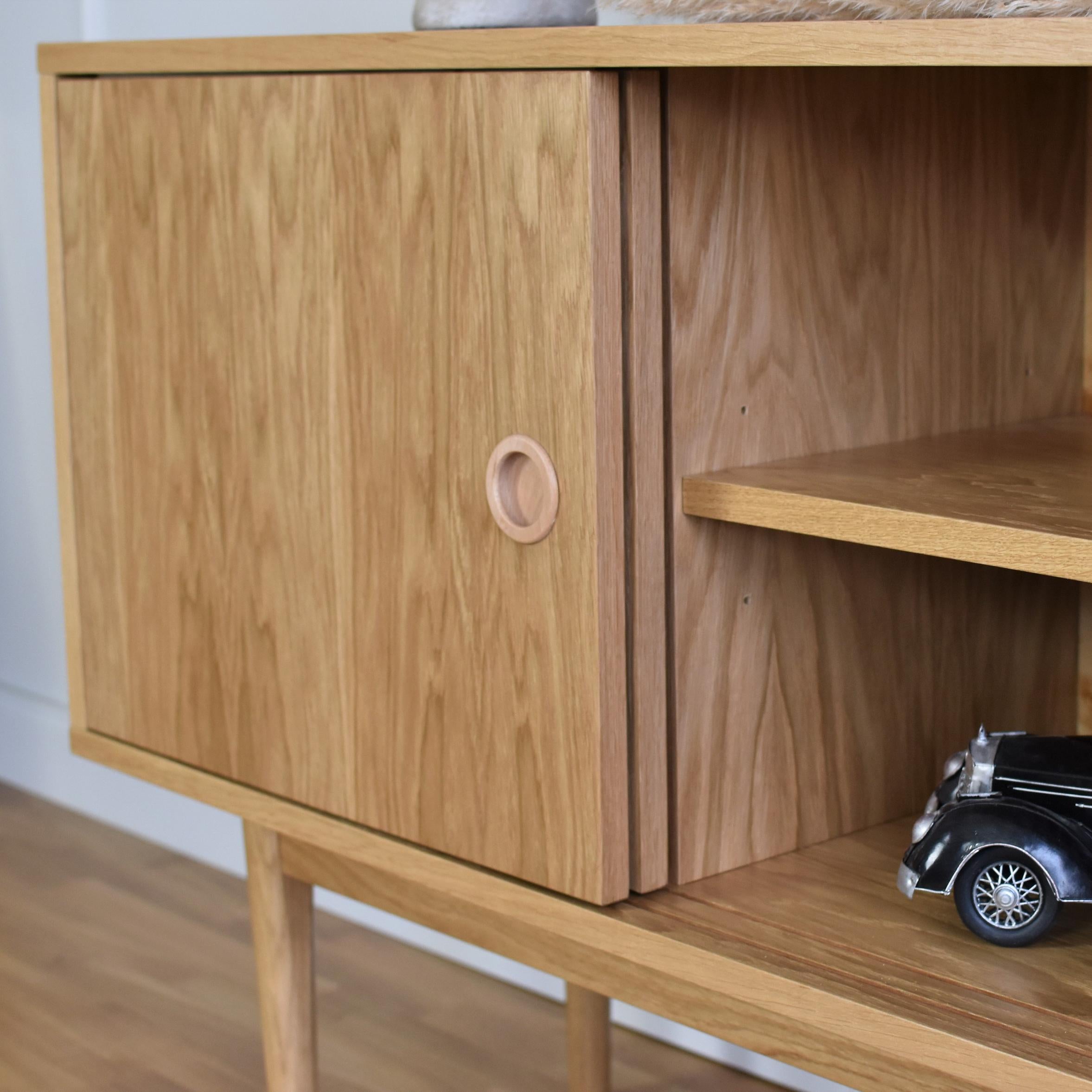 Postmoderne Grande commode Mato par Pastform en vente