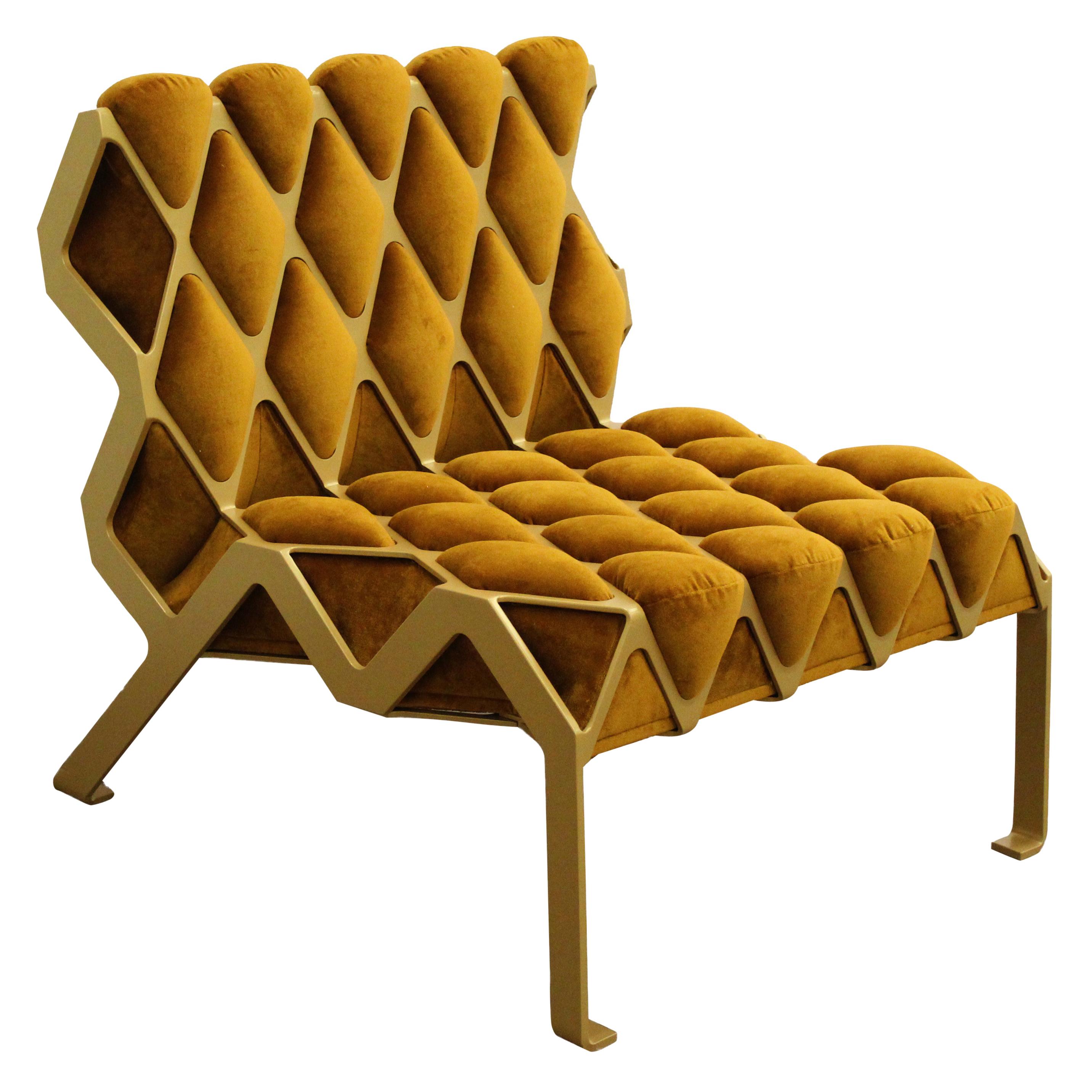 Chaise en acier doré et velours doré personnalisable en vente