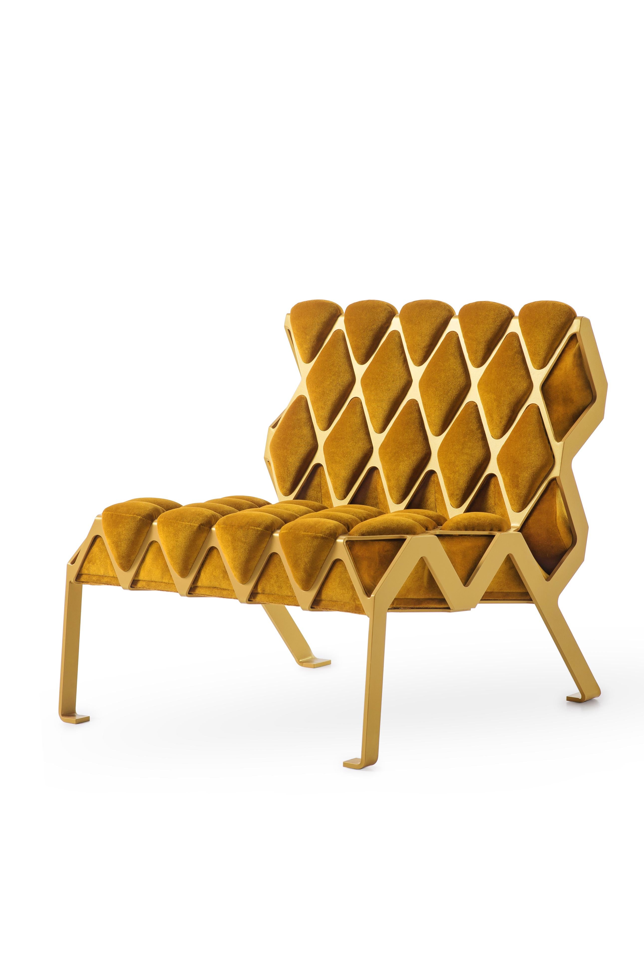 Anpassbarer handgefertigter Beistellstuhl aus organischem Gold aus Stahl und Samt von Tawla im Angebot 2