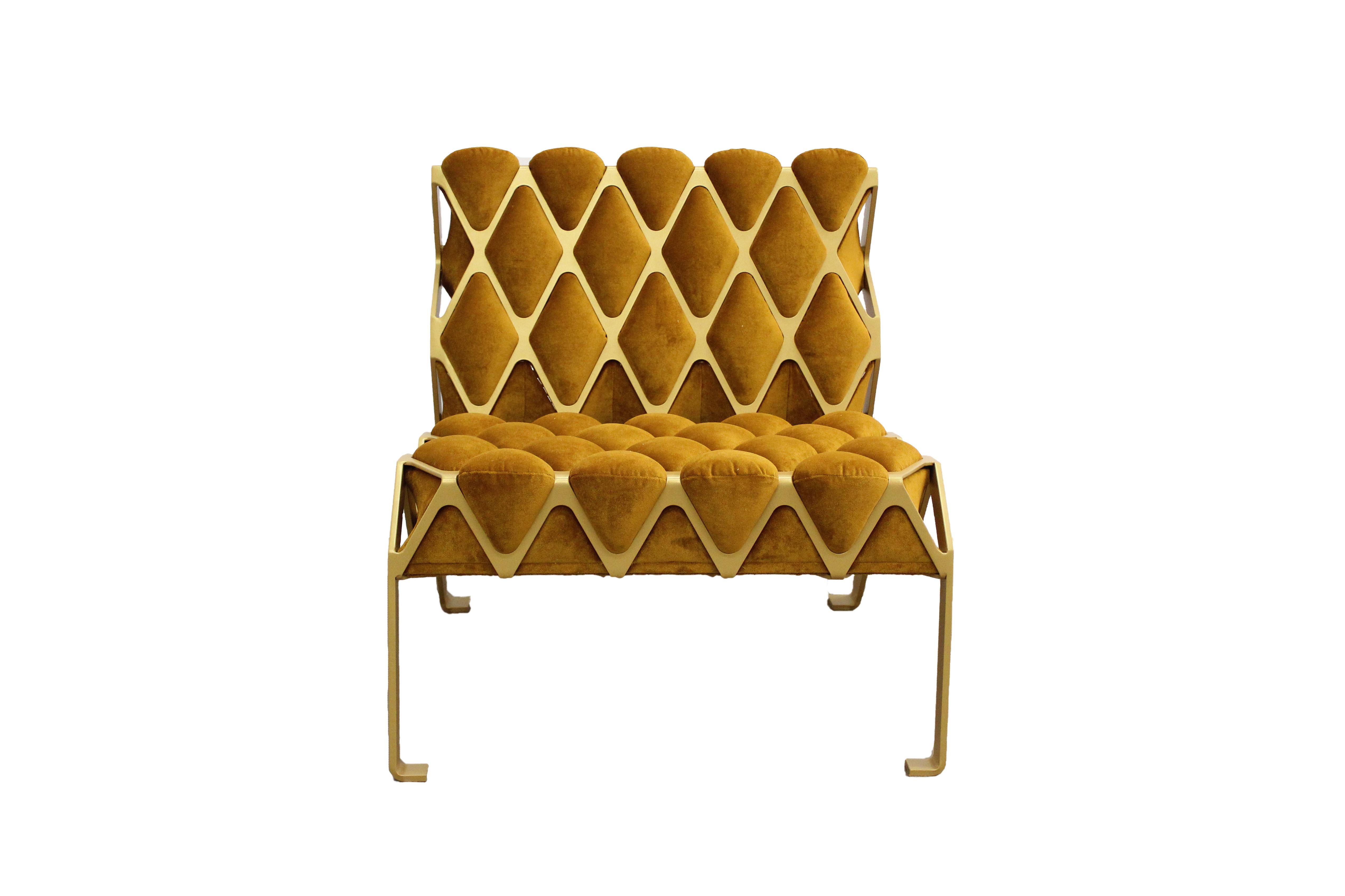 Anpassbarer handgefertigter Beistellstuhl aus organischem Gold aus Stahl und Samt von Tawla (Pulverbeschichtet) im Angebot