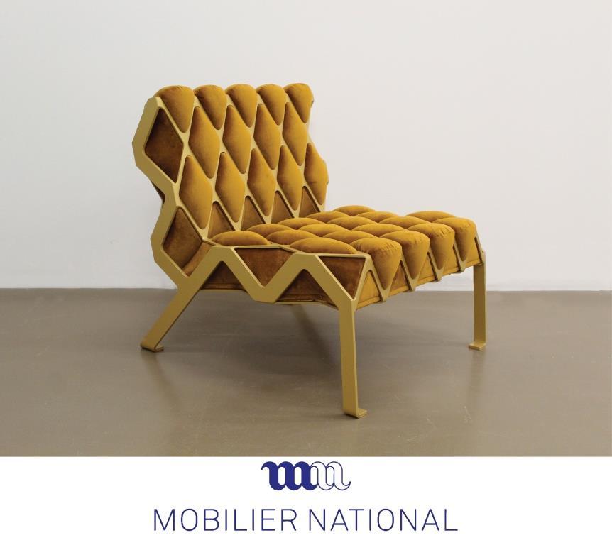 Chaise d'appoint personnalisable en acier et velours organique doré, faite à la main, par Tawla Neuf - En vente à MONTROZIER, FR