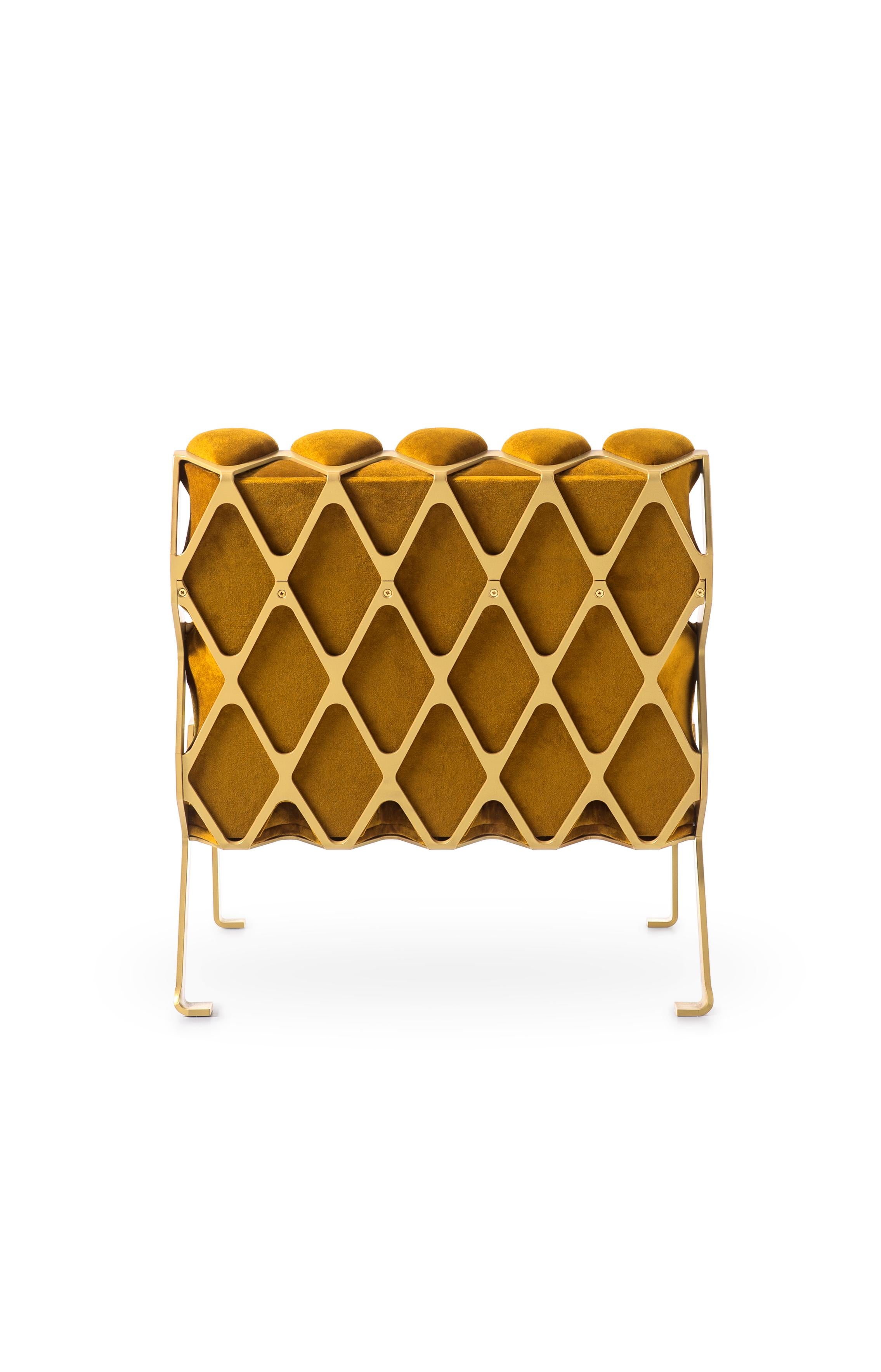 Chaise d'appoint personnalisable en acier et velours organique doré, faite à la main, par Tawla en vente 1