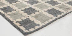 „Matrix“ – zeitgenössischer skandinavischer Teppich mit geometrischem Muster in Dunkelgrau von Doris Leslie Blau