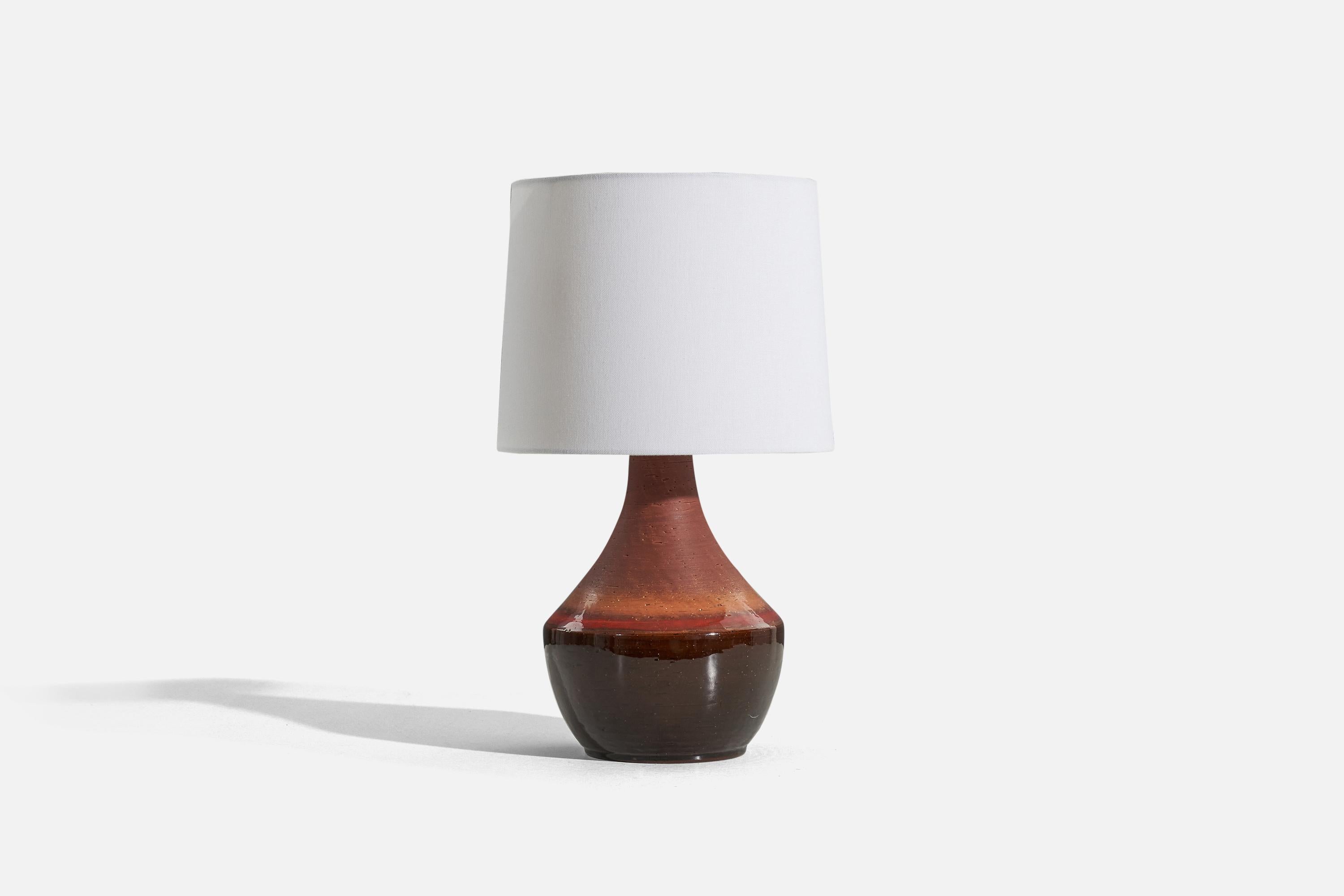 A brown and red, glazed stoneware table lamp designed by Mats Birgersson and produced by his own studio, Töreboda Keramik, c. 1960s. 

Sold without lampshade. 
Dimensions of Lamp (inches) : 13.25 x 7.25 x 7.25 (H x W x D)
Dimensions of Shade